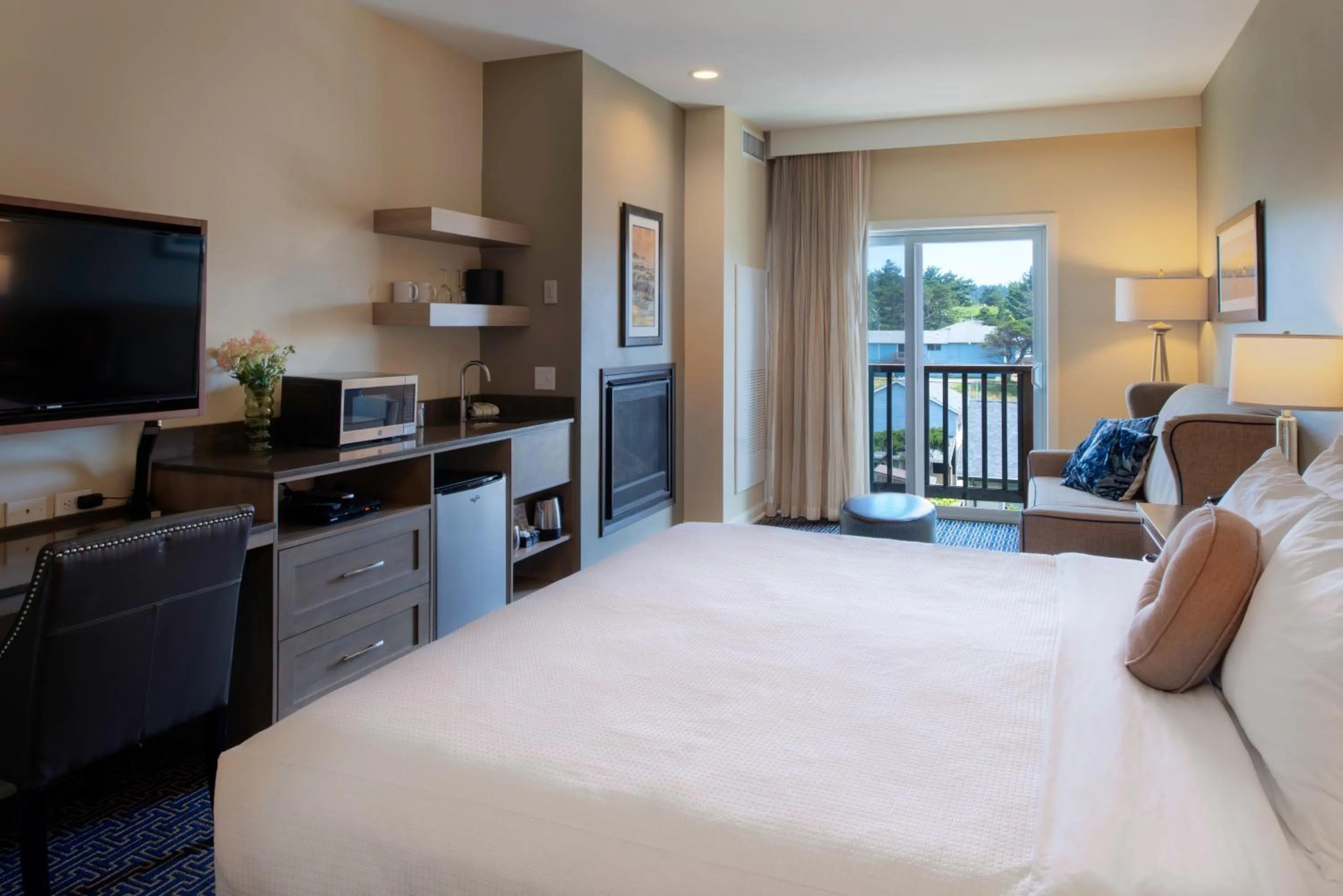 Bedroom, Bed in Inn at Nye Beach