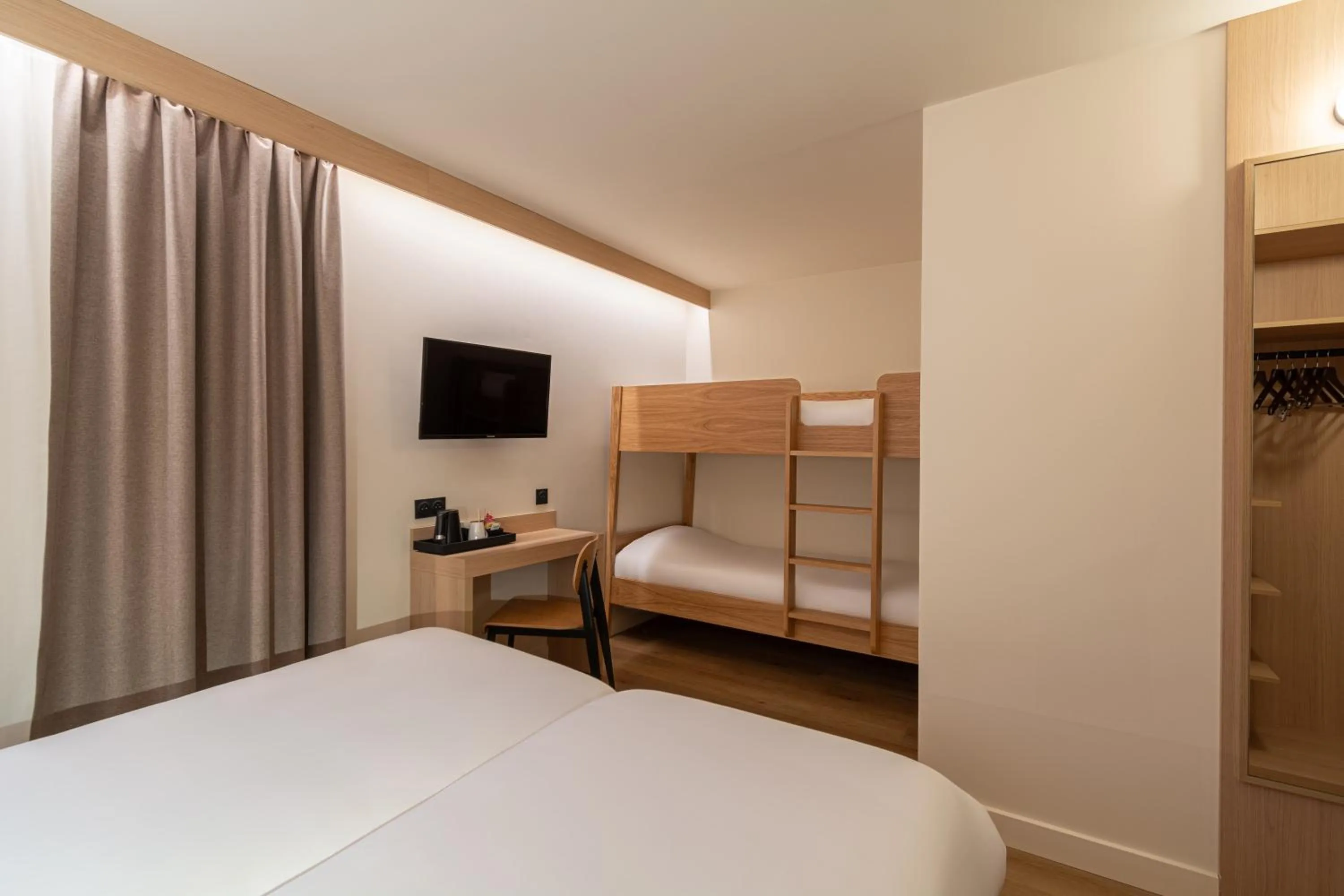 Bedroom, Bed in Grand Hôtel De La Seine