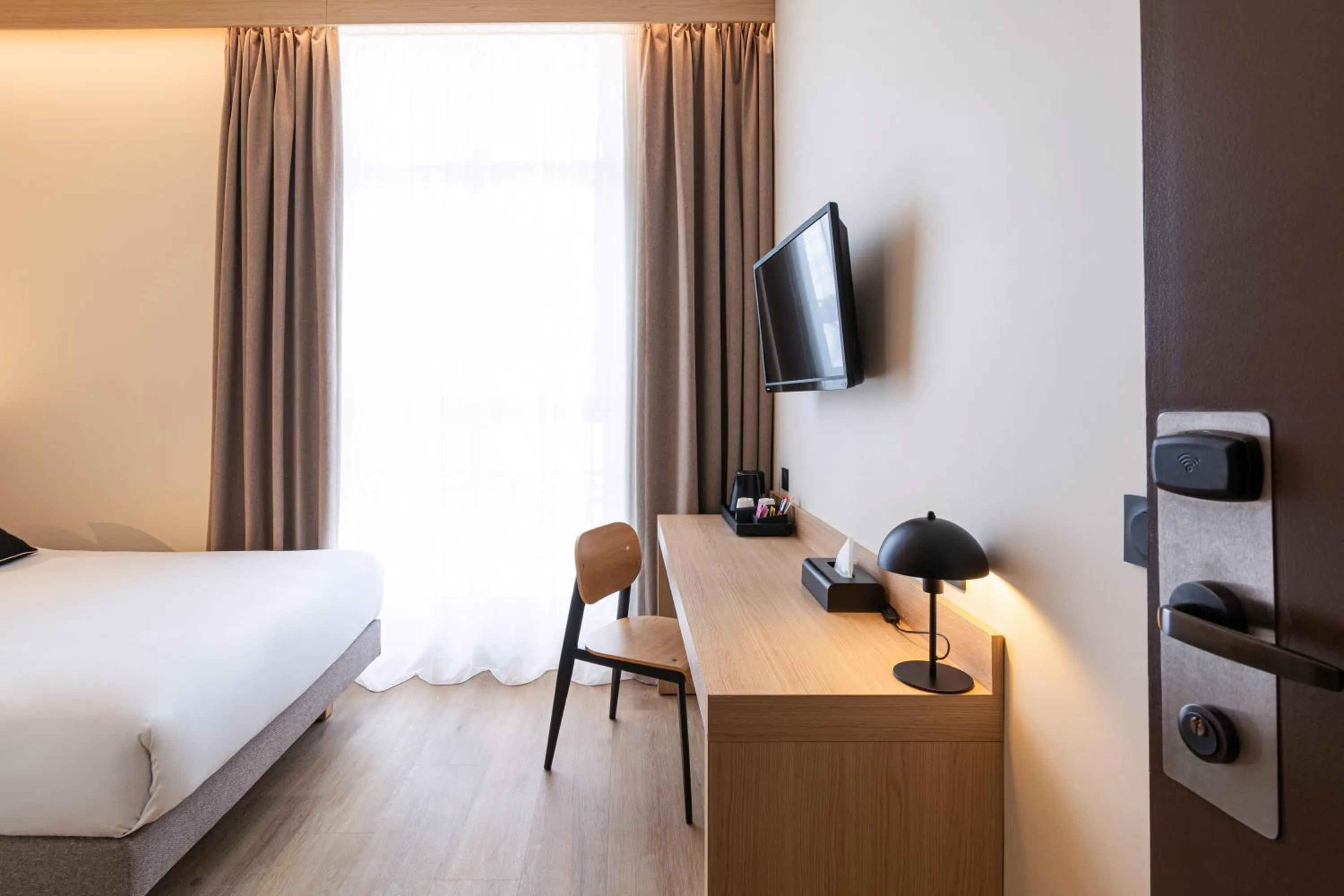 Bedroom, Bed in Grand Hôtel De La Seine
