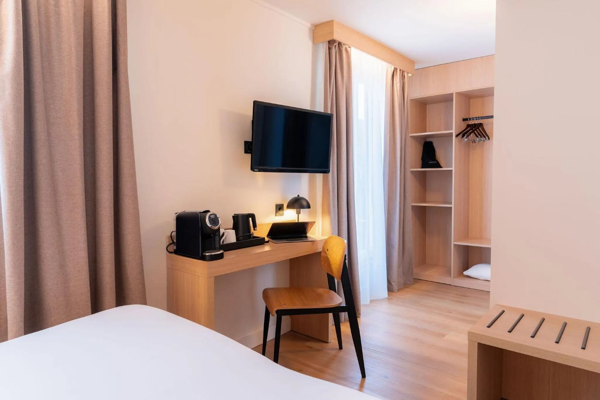 Bedroom, Bed in Grand Hôtel De La Seine