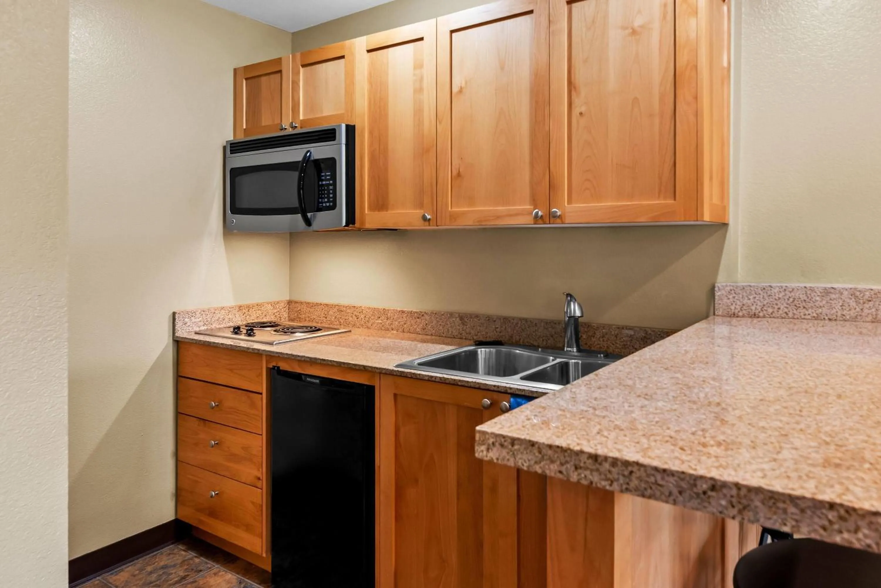 Photo of the whole room in Baymont by Wyndham Yakima Riverfront