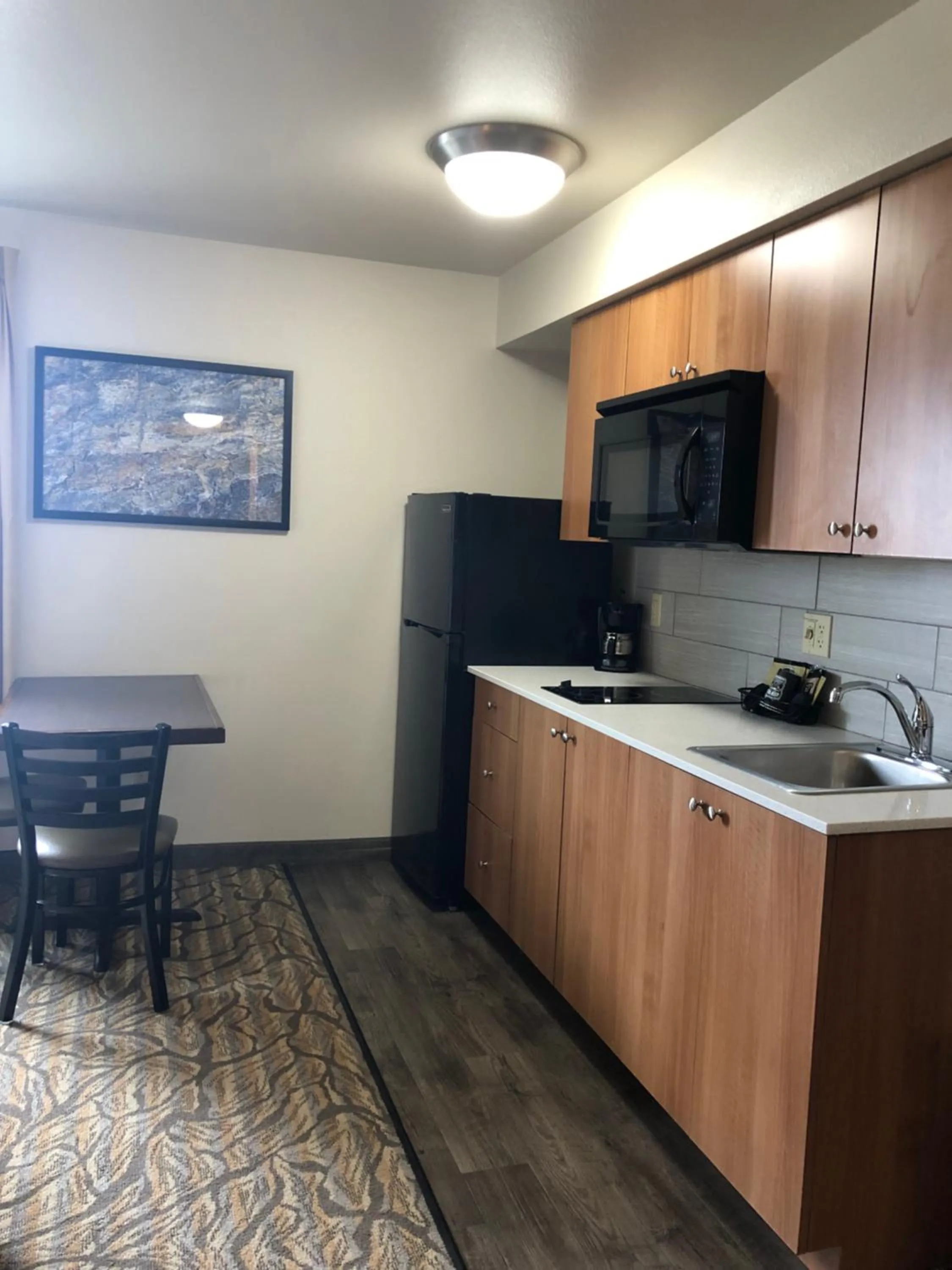 Kitchen or kitchenette in Extended Stay America Suites - Juneau - Shell Simmons Drive