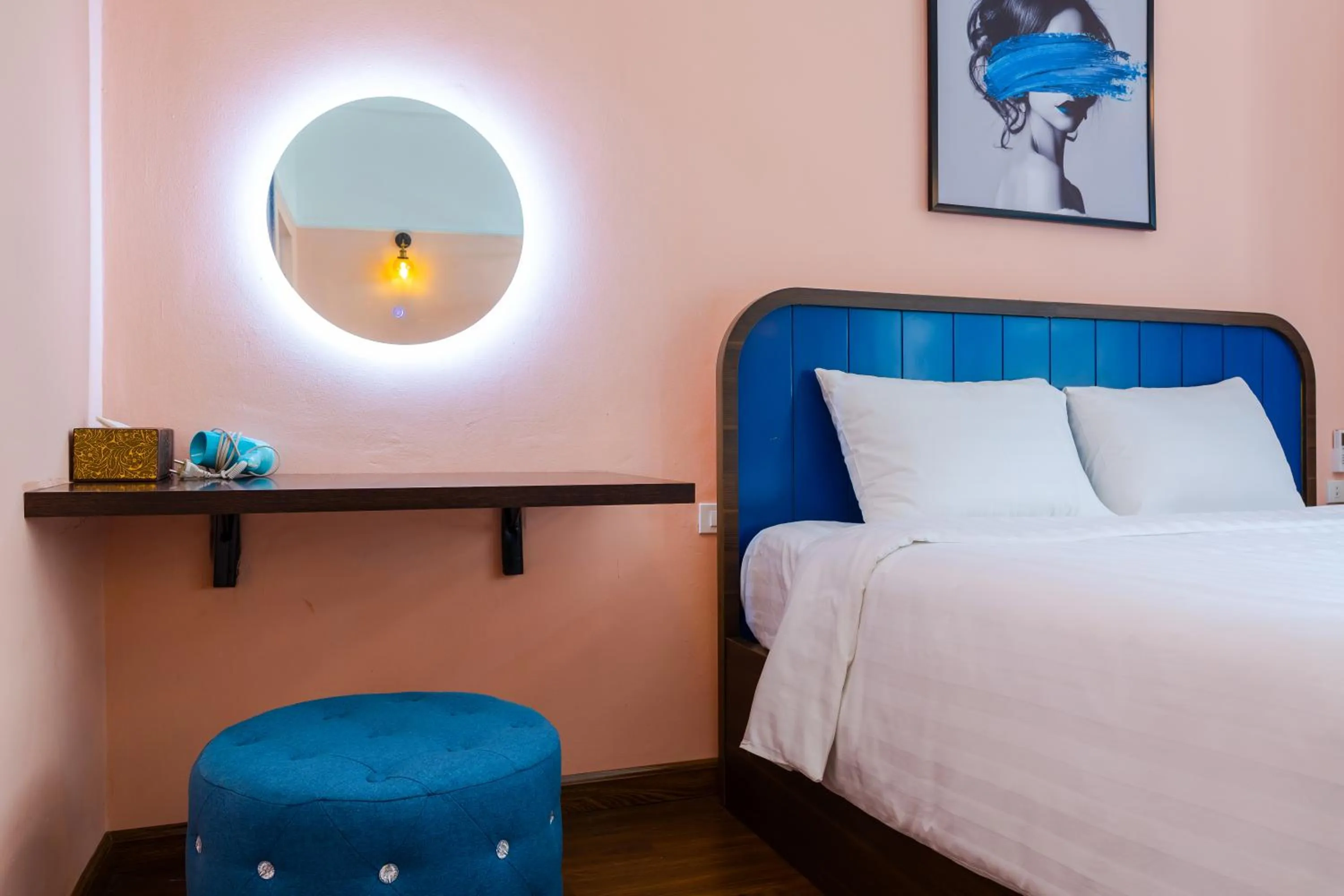 Bed in The Poppy Villa & Hotel