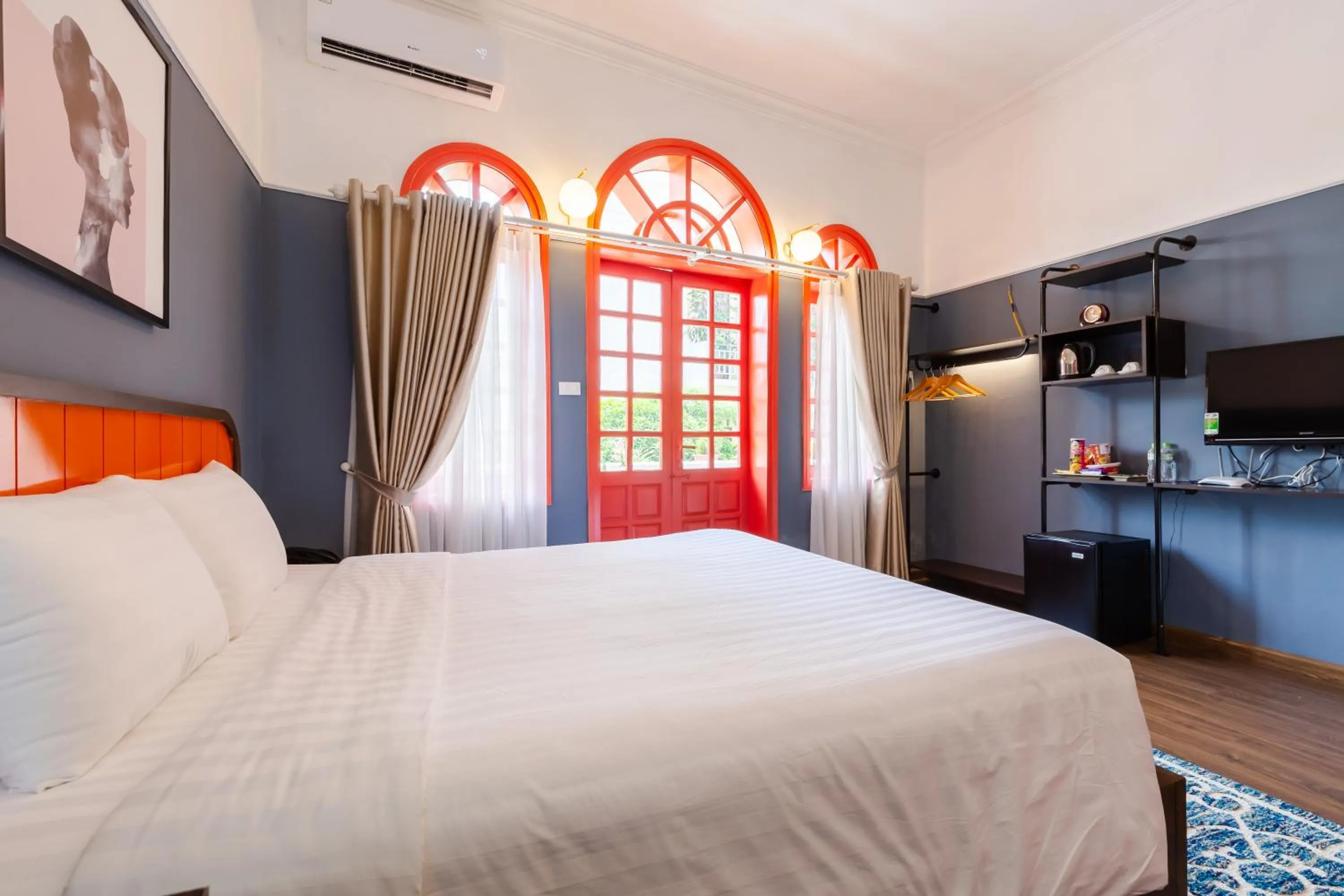 Bed in The Poppy Villa & Hotel