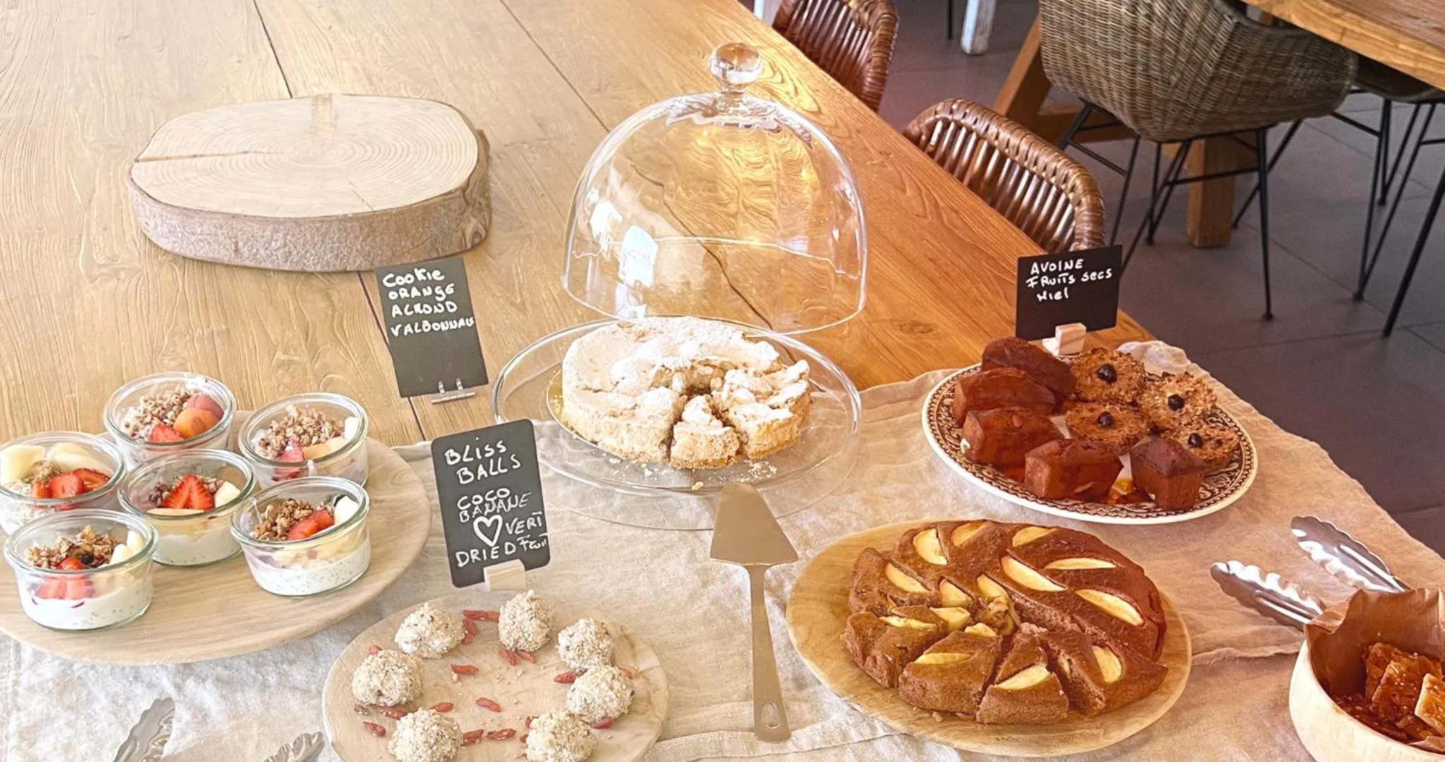 Food and drinks in Blanc Sable Hôtel