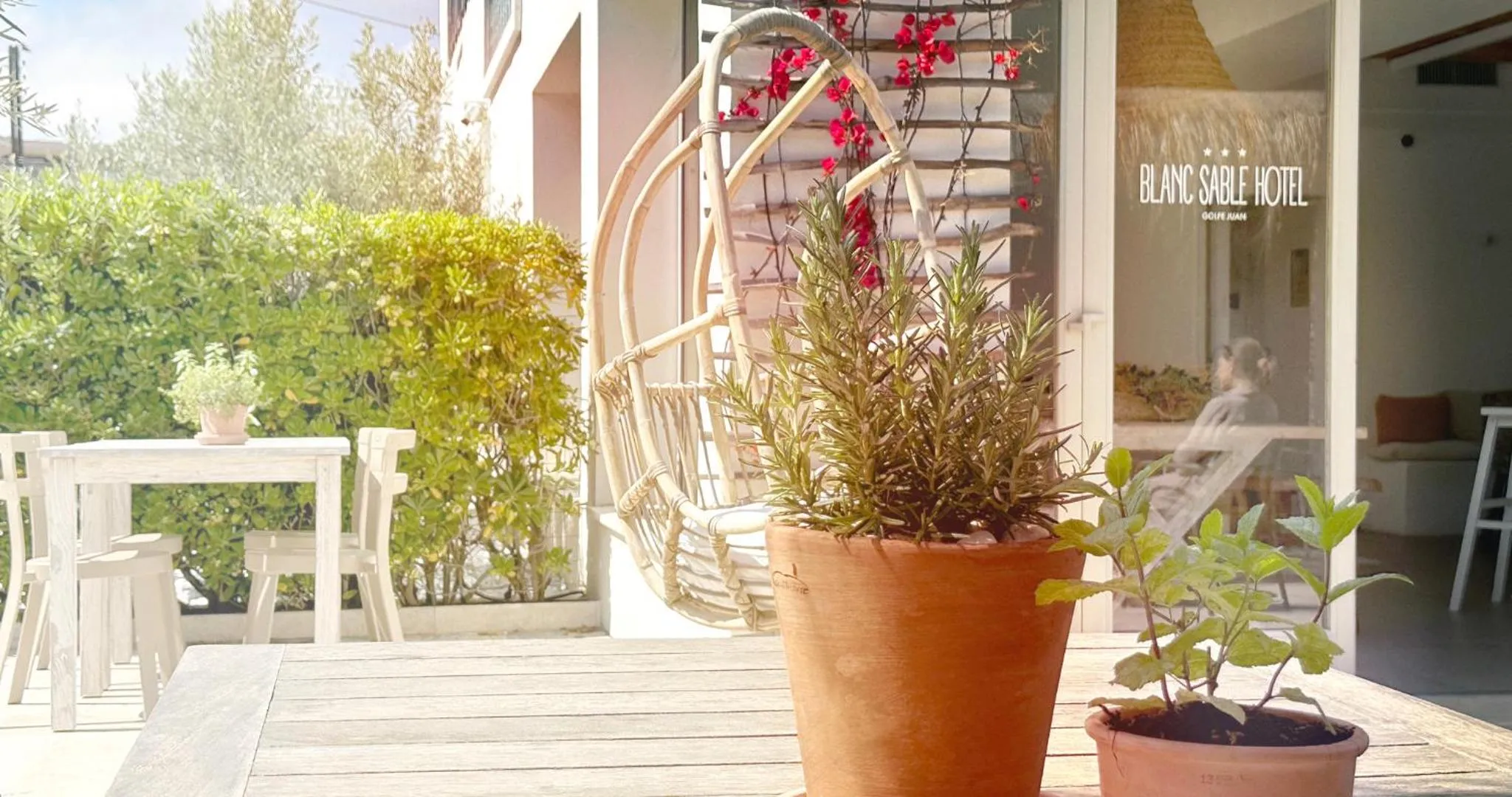 Patio in Blanc Sable Hôtel