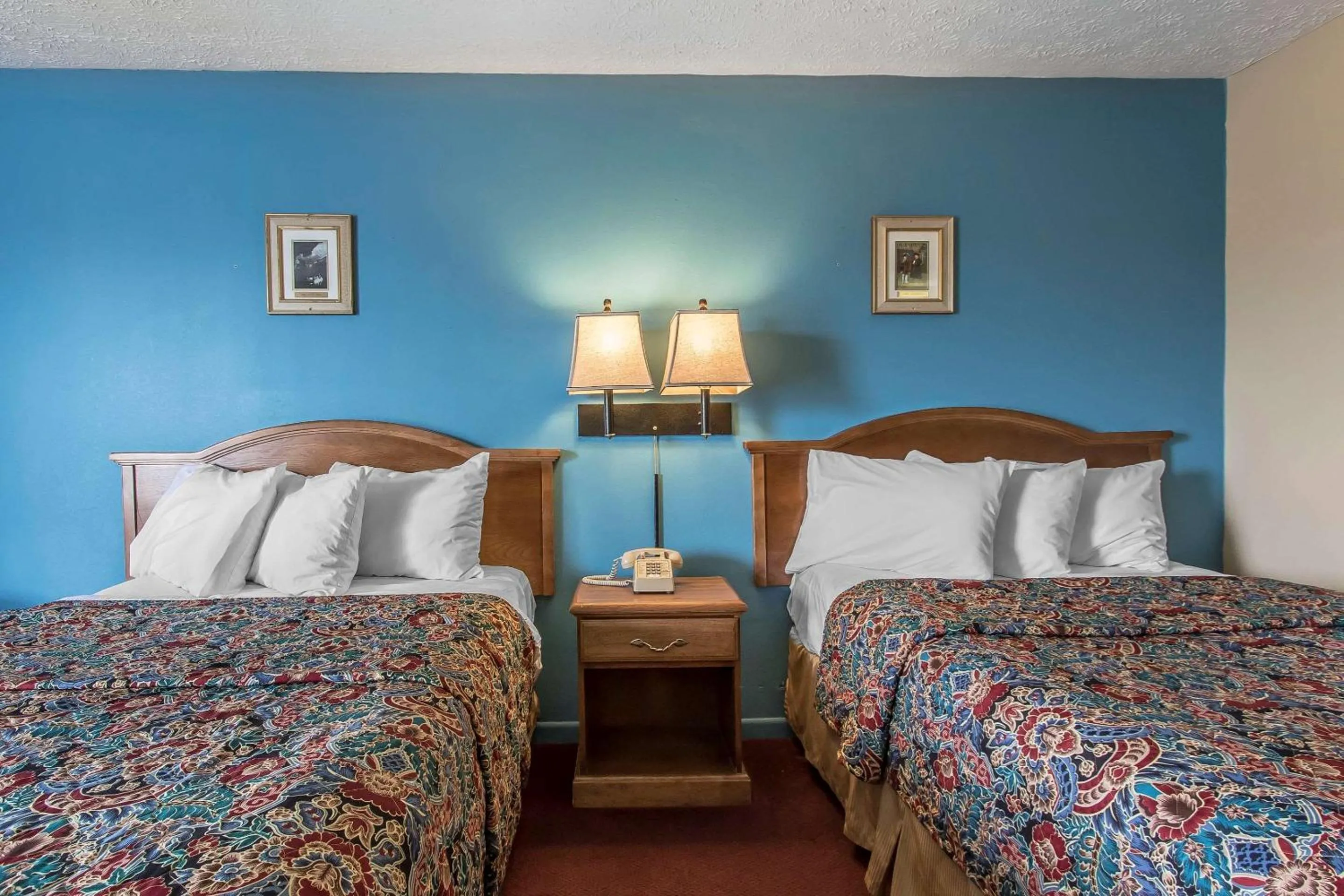 Photo of the whole room, Bed in Rodeway Inn Jackson Northwest