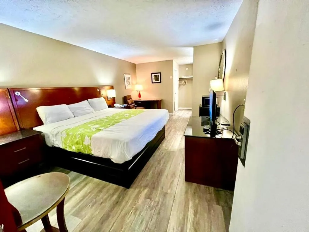 Bed in Rodeway Inn Jackson Northwest