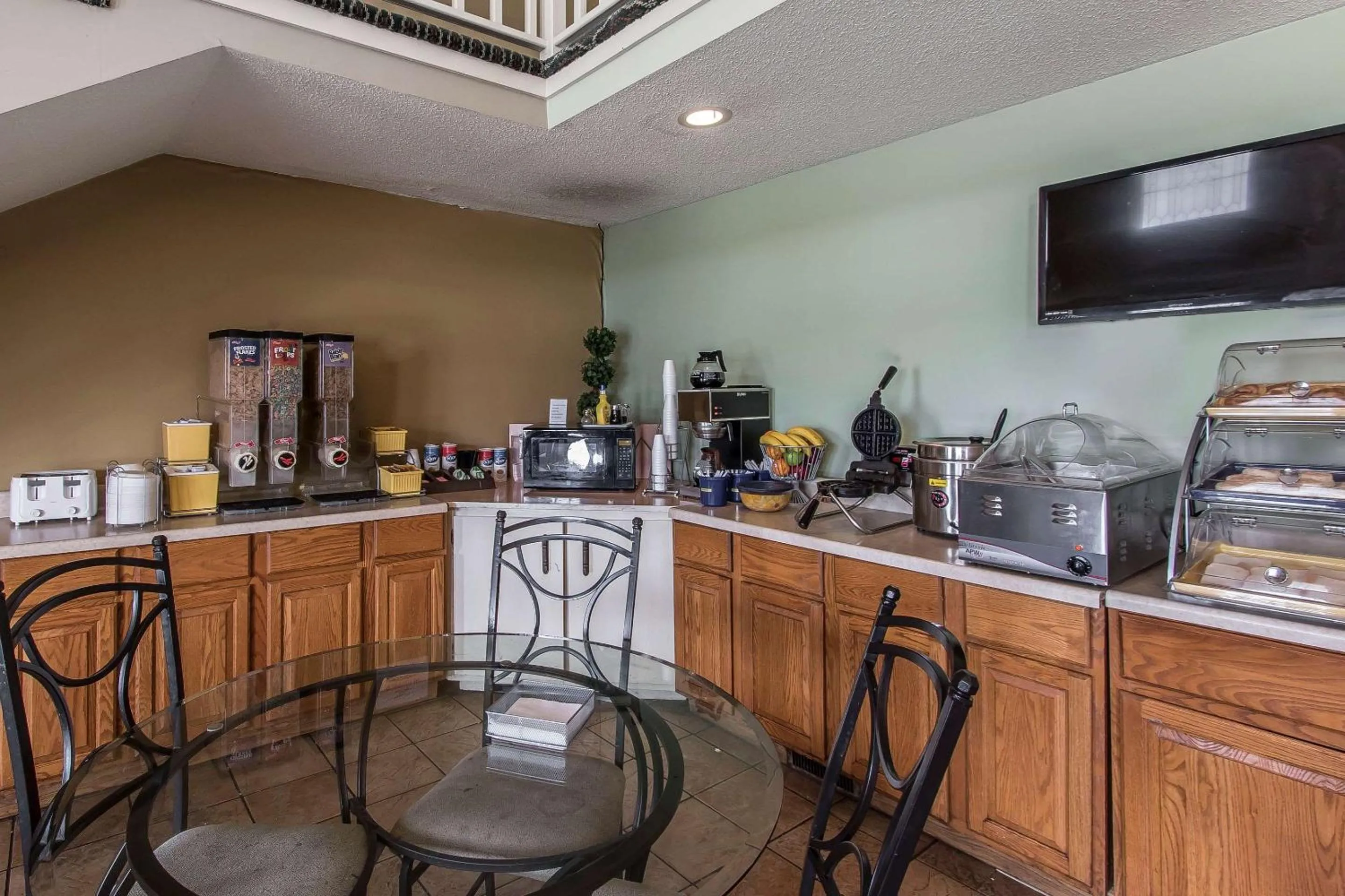 Restaurant/places to eat in Rodeway Inn Jackson Northwest