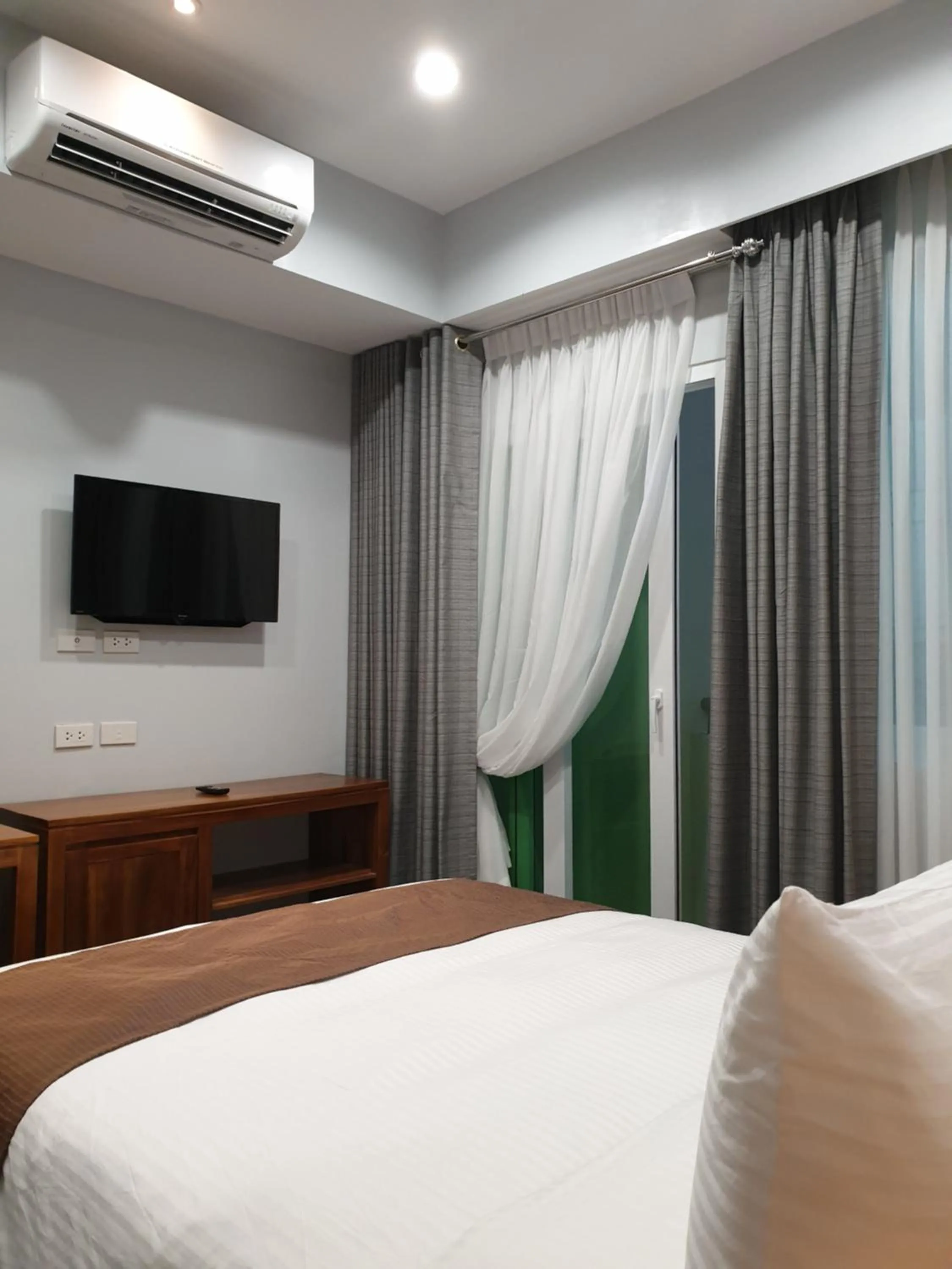 TV and multimedia in LI Mkt