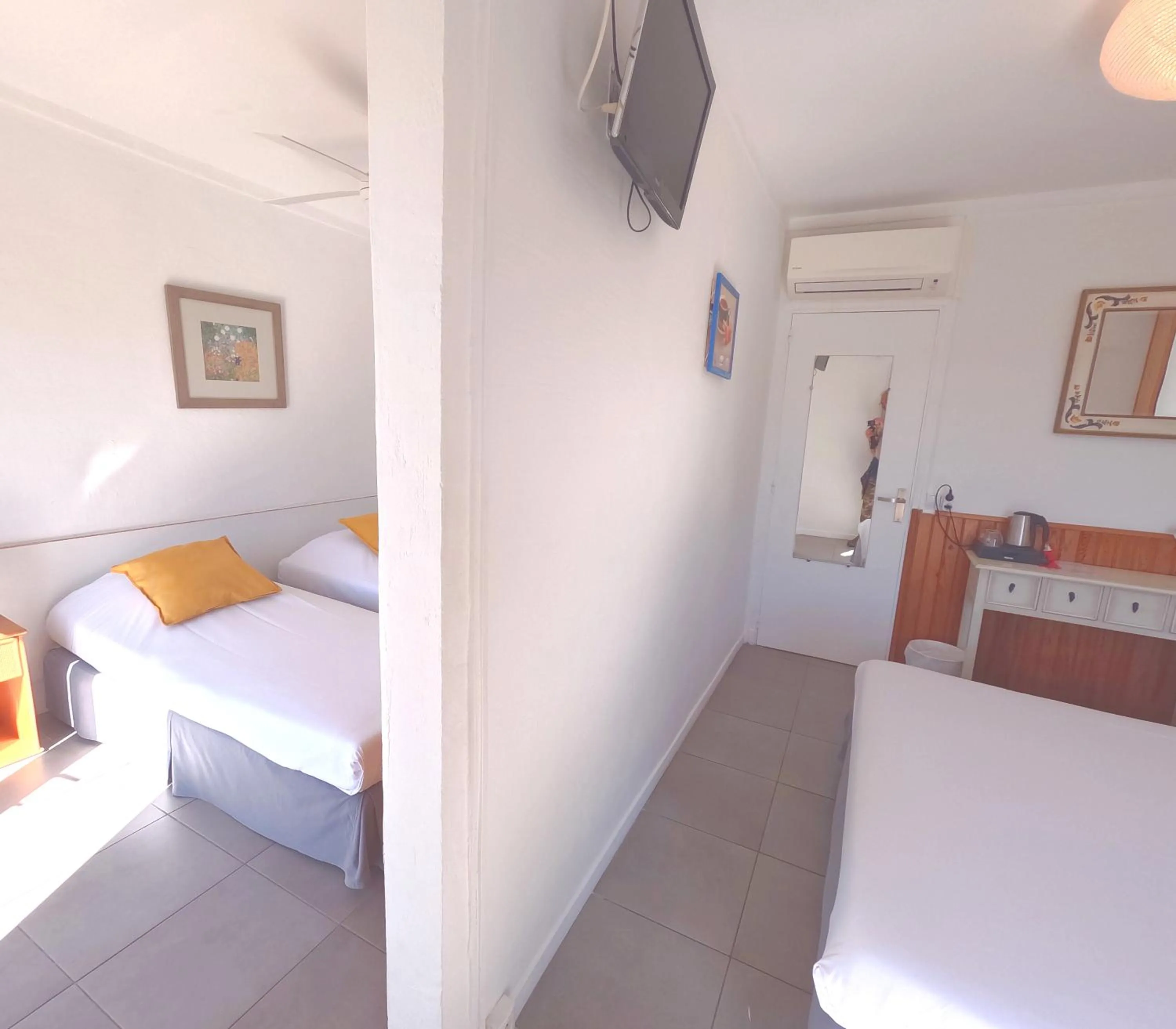 Photo of the whole room, Bed in Azur Hotel