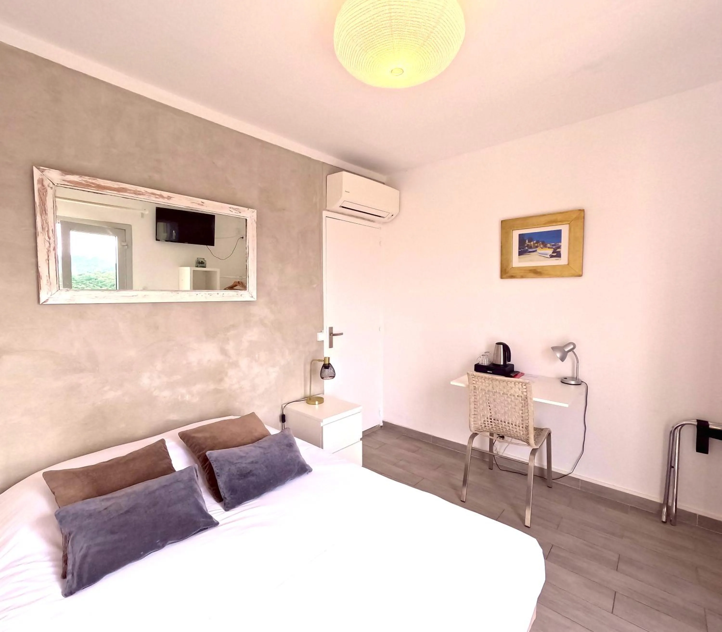 Photo of the whole room, Bed in Azur Hotel