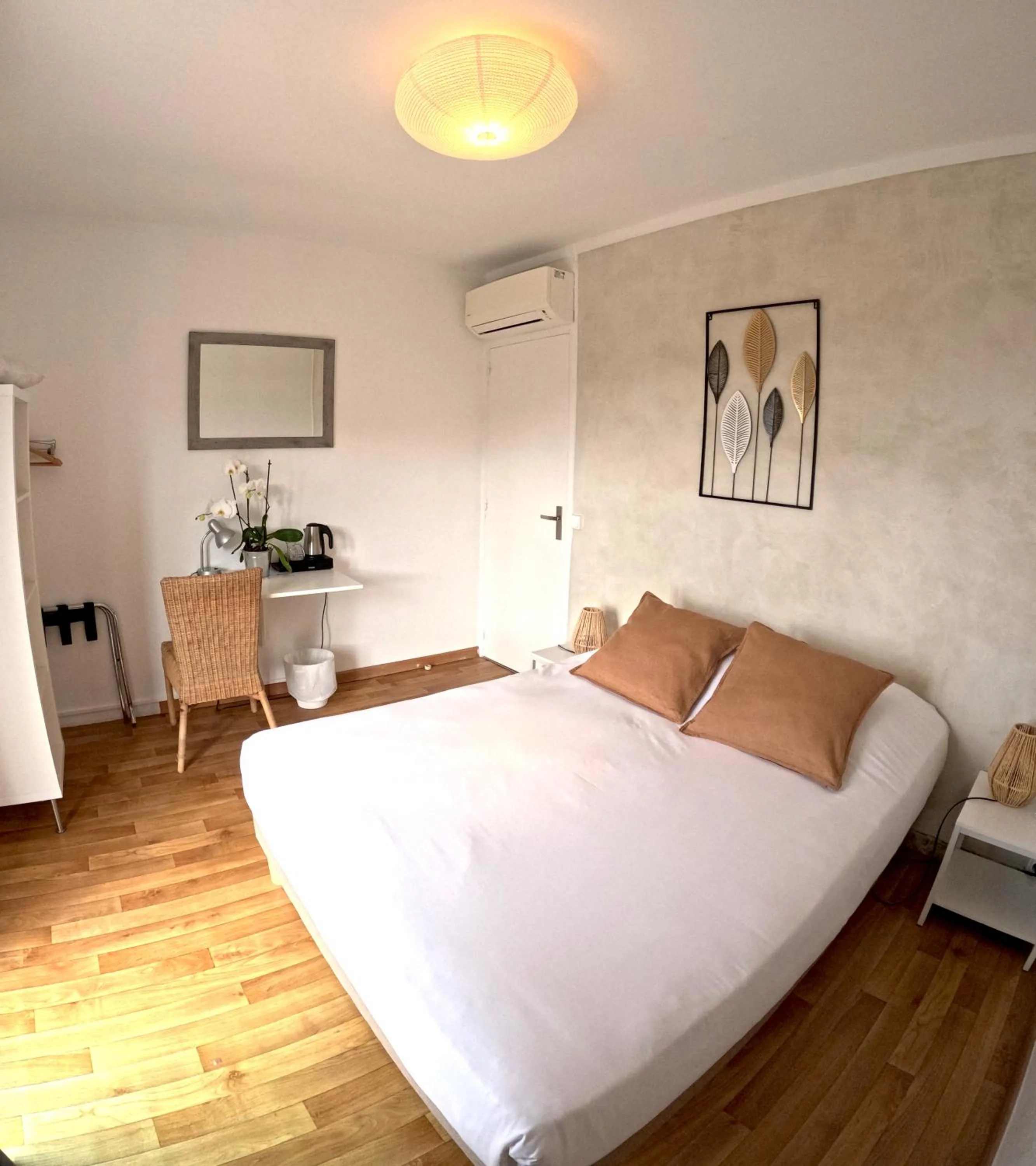 Photo of the whole room, Bed in Azur Hotel