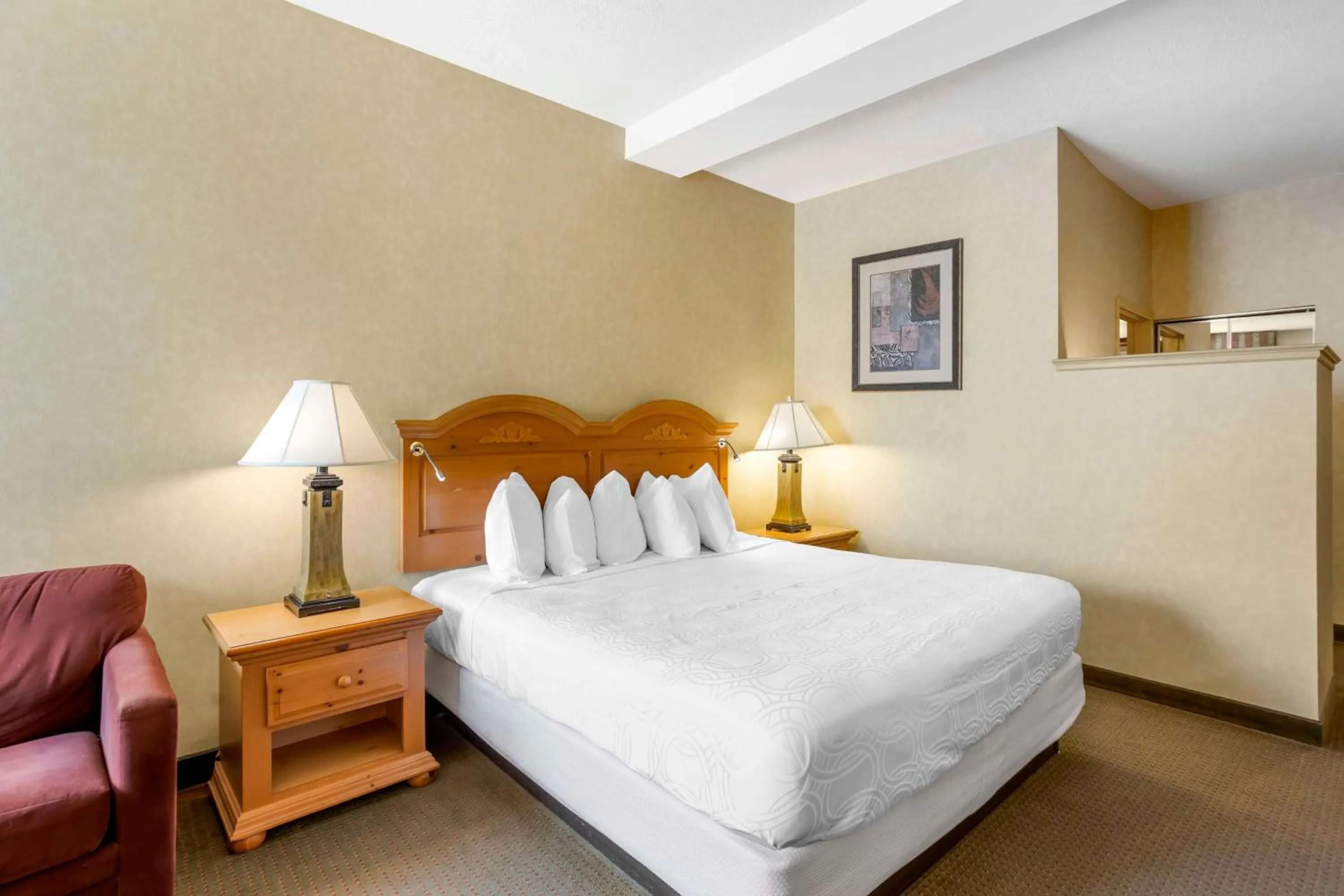 Bedroom, Bed in Best Western PLUS Revere Inn & Suites