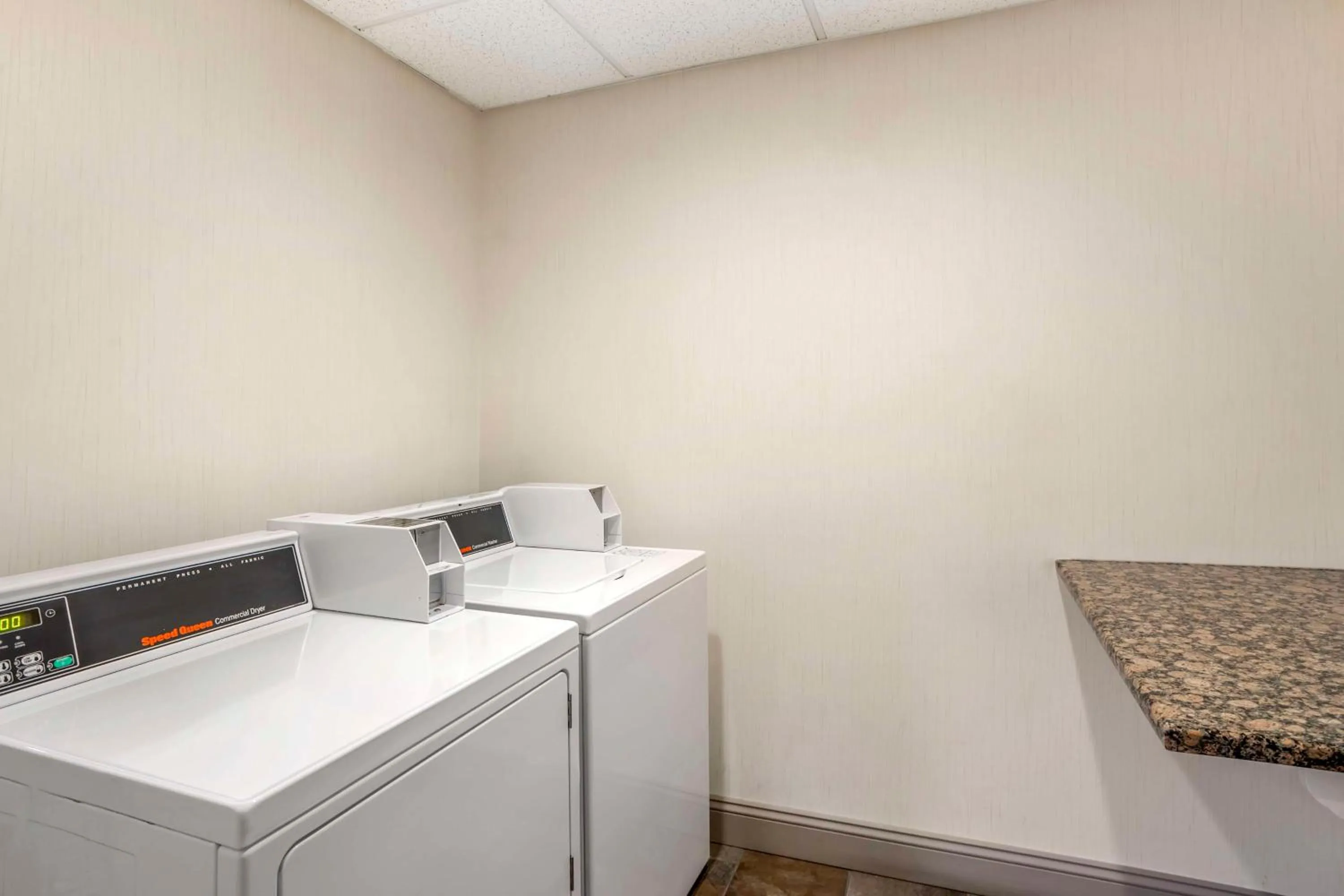 laundry in Best Western PLUS Revere Inn & Suites