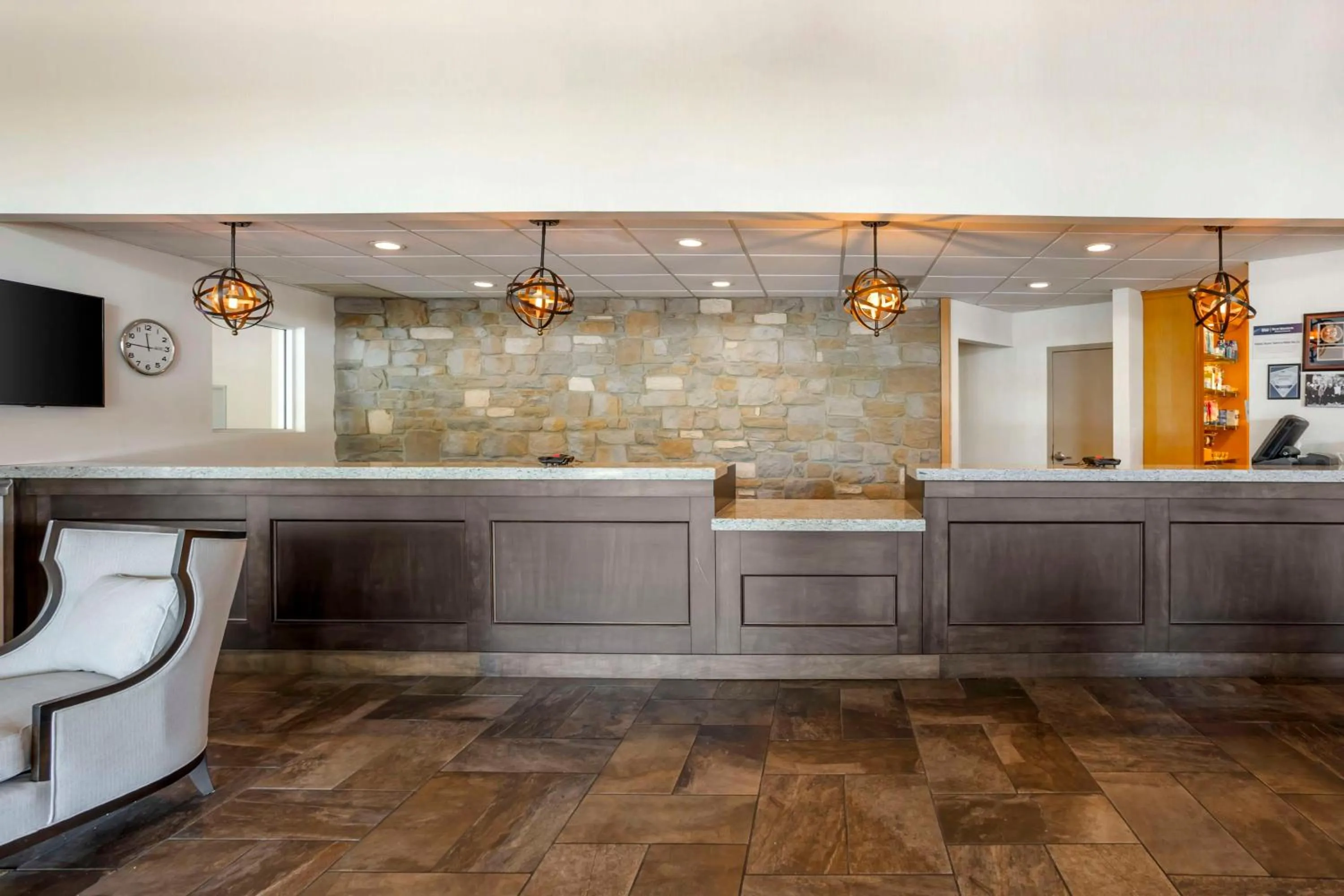 Lobby or reception in Best Western PLUS Revere Inn & Suites
