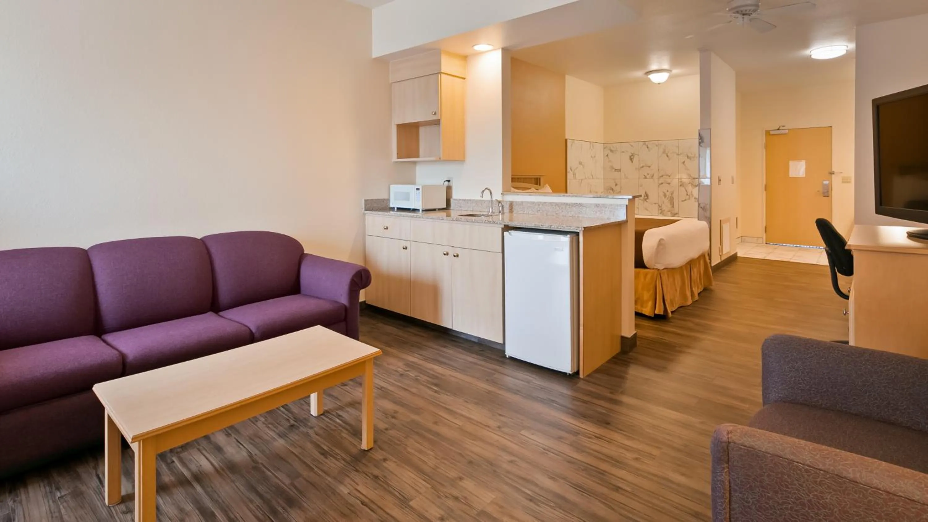 Kitchen or kitchenette in Lighthouse Suites Inn