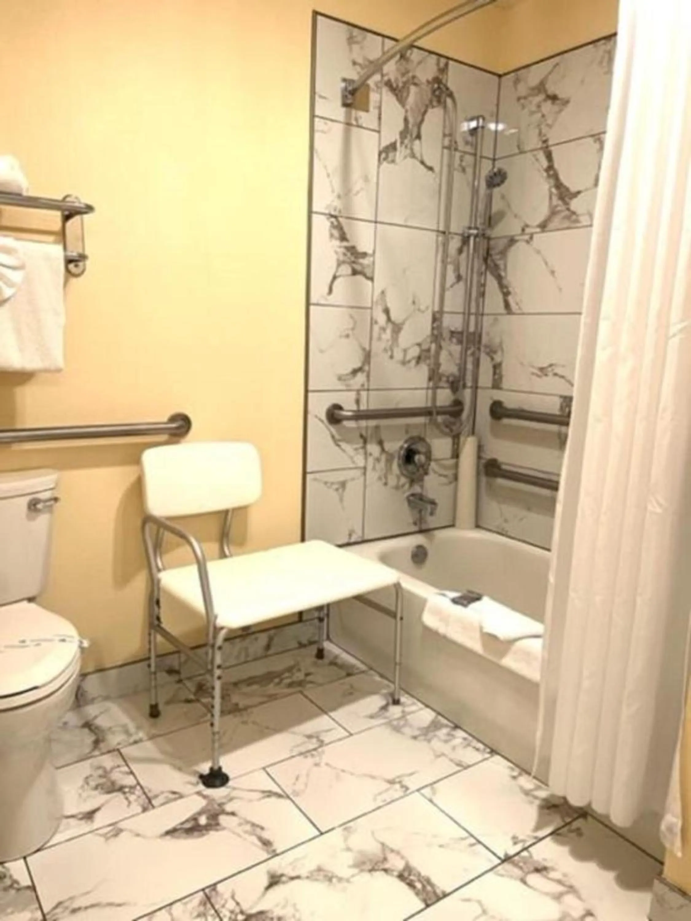 Bathroom in Lighthouse Suites Inn