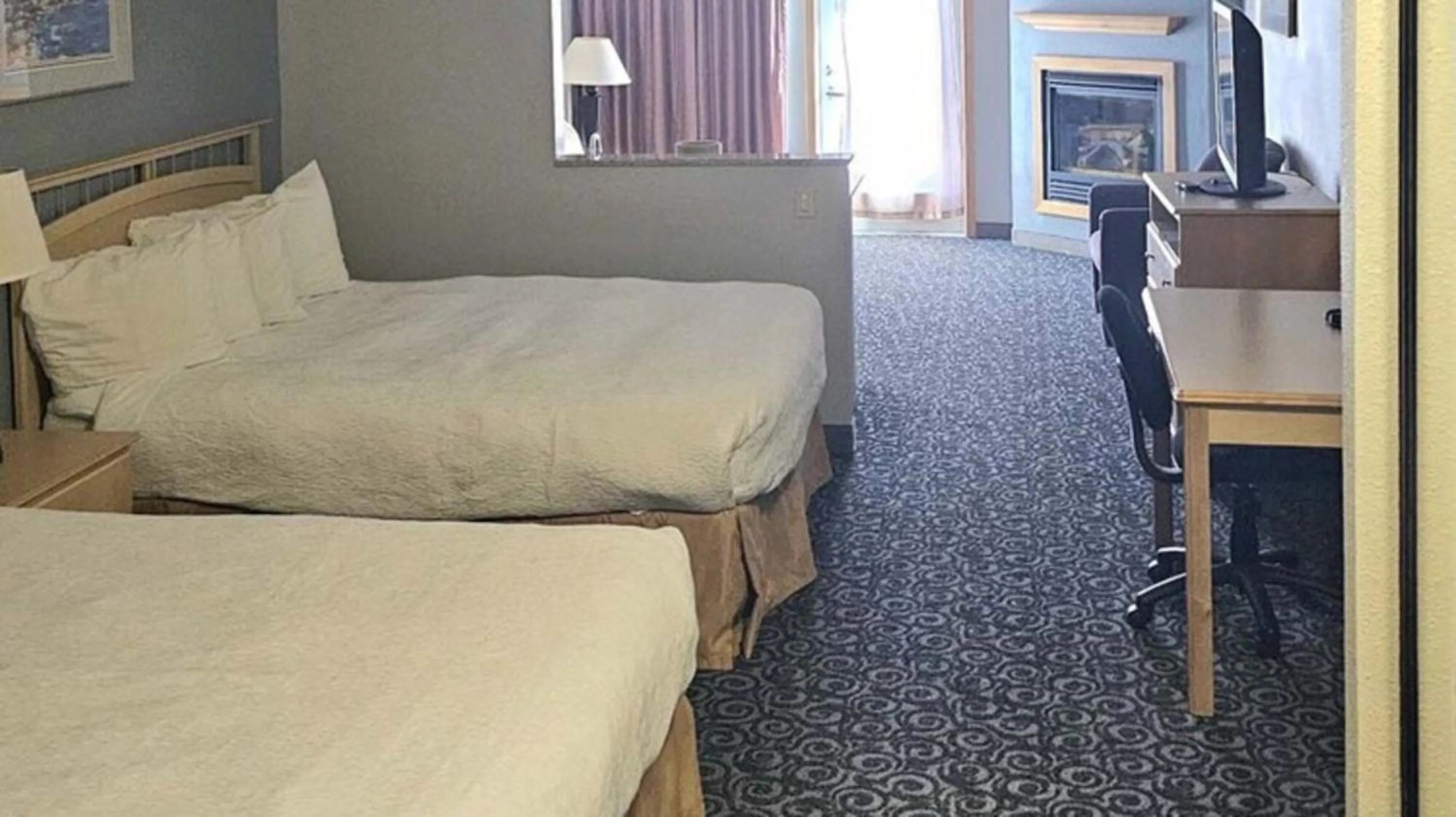 Bed in Lighthouse Suites Inn