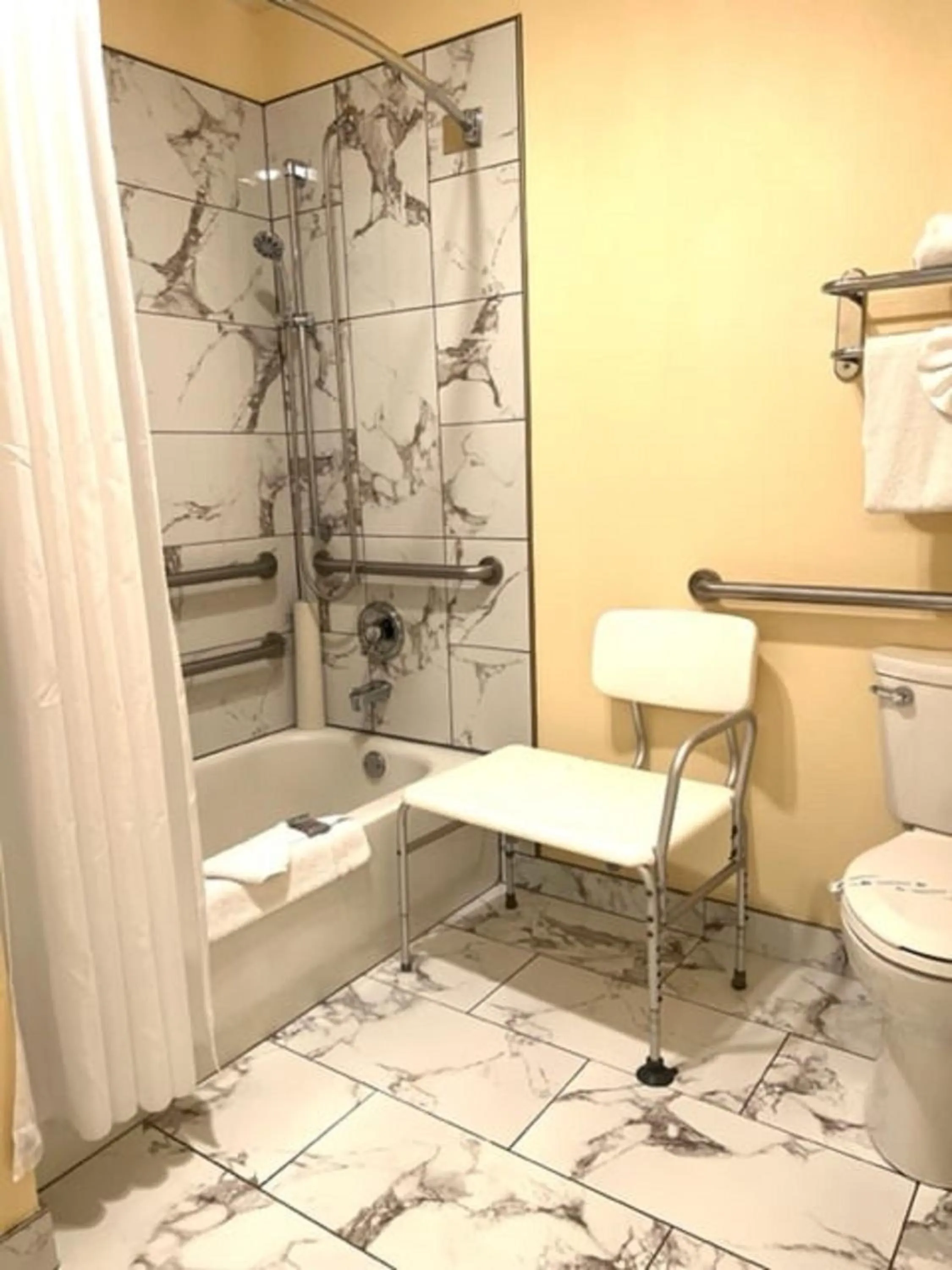 Bathroom in Lighthouse Suites Inn