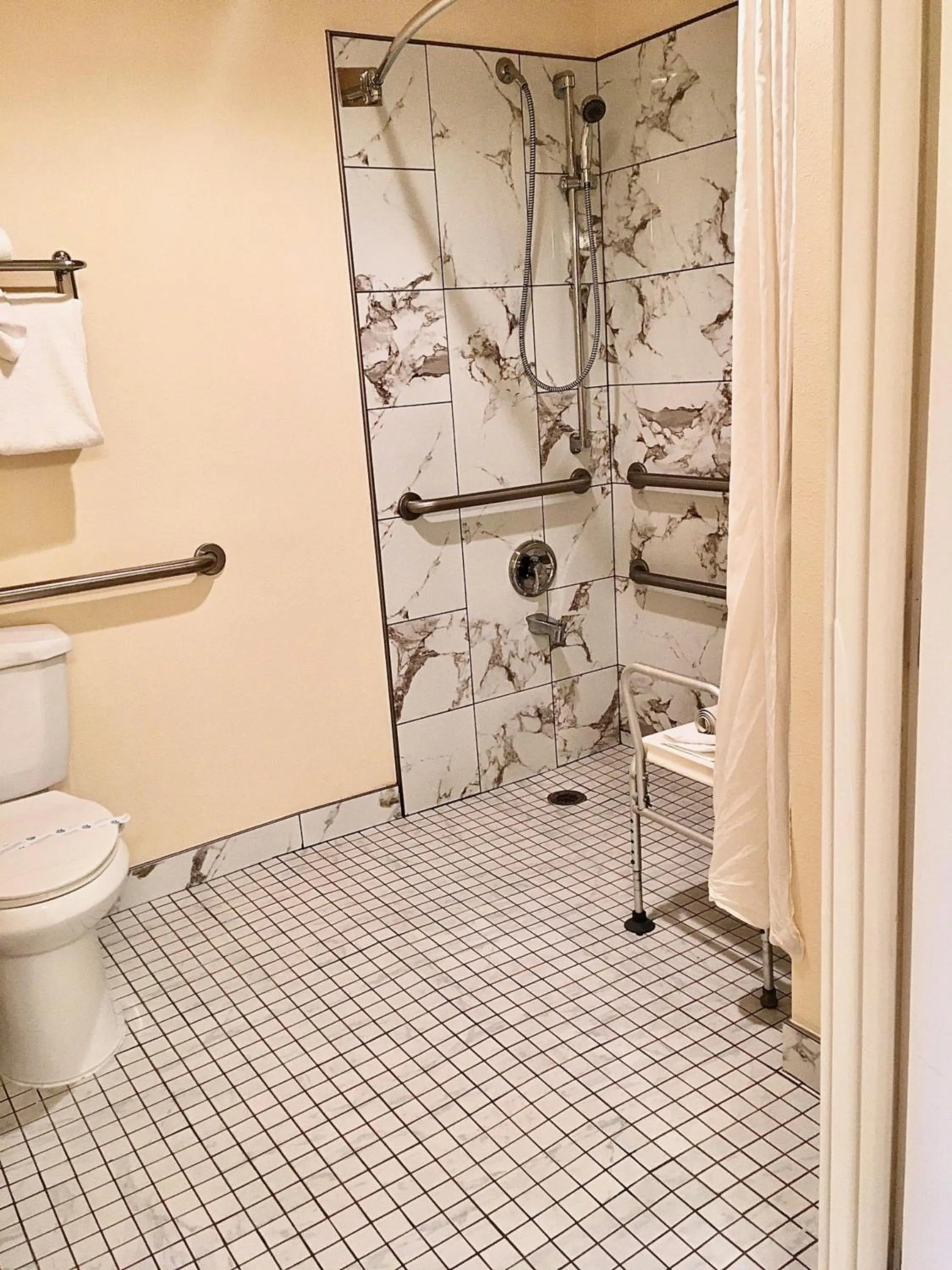 Bathroom in Lighthouse Suites Inn