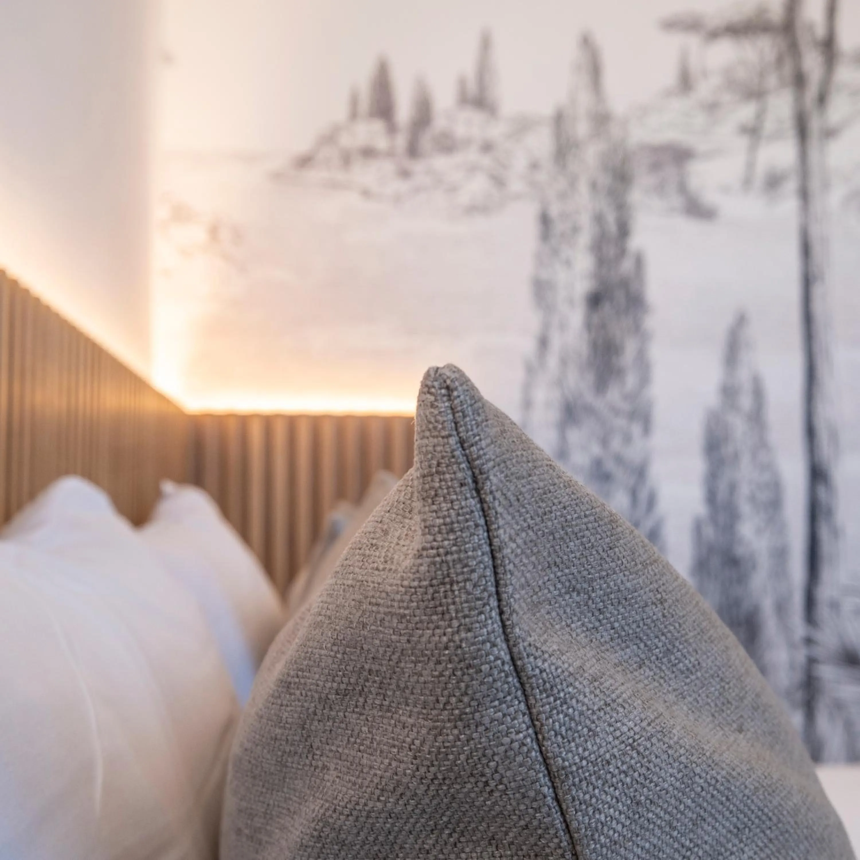 Bedroom, Bed in Hôtel Le Relais des Brasseurs - Aubagne