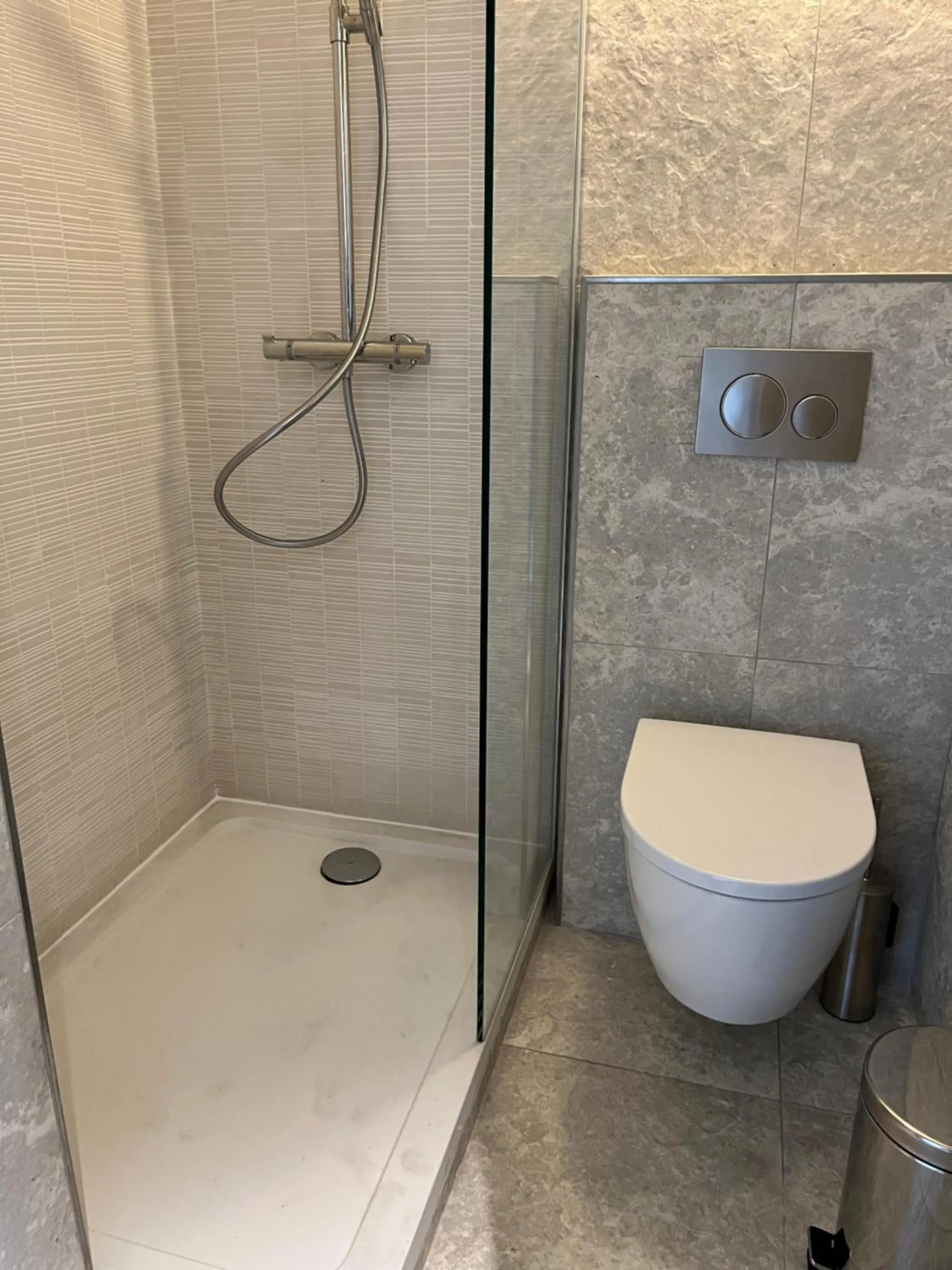 Bathroom in Hôtel Le Relais des Brasseurs - Aubagne