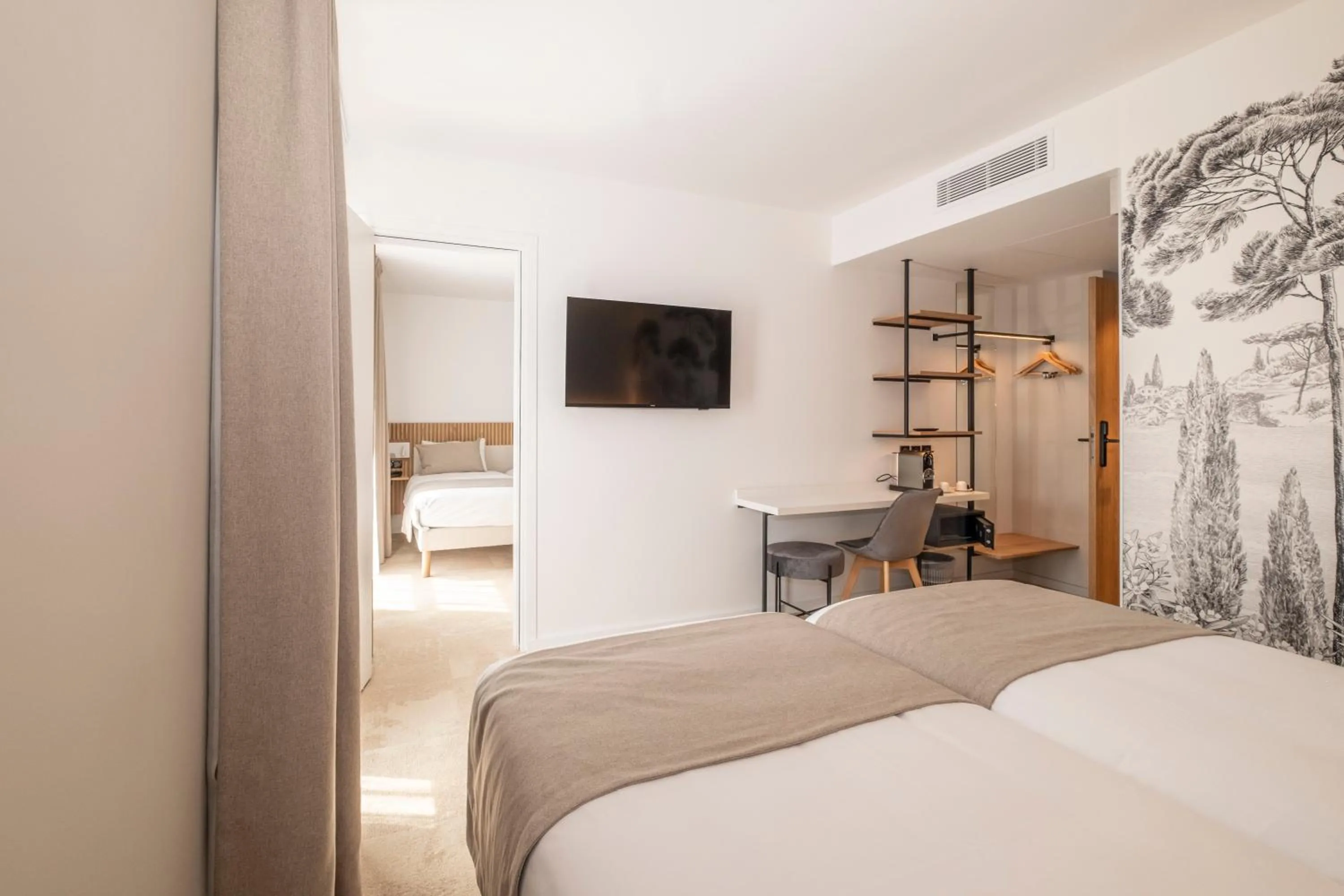 Bed in Hôtel Le Relais des Brasseurs - Aubagne