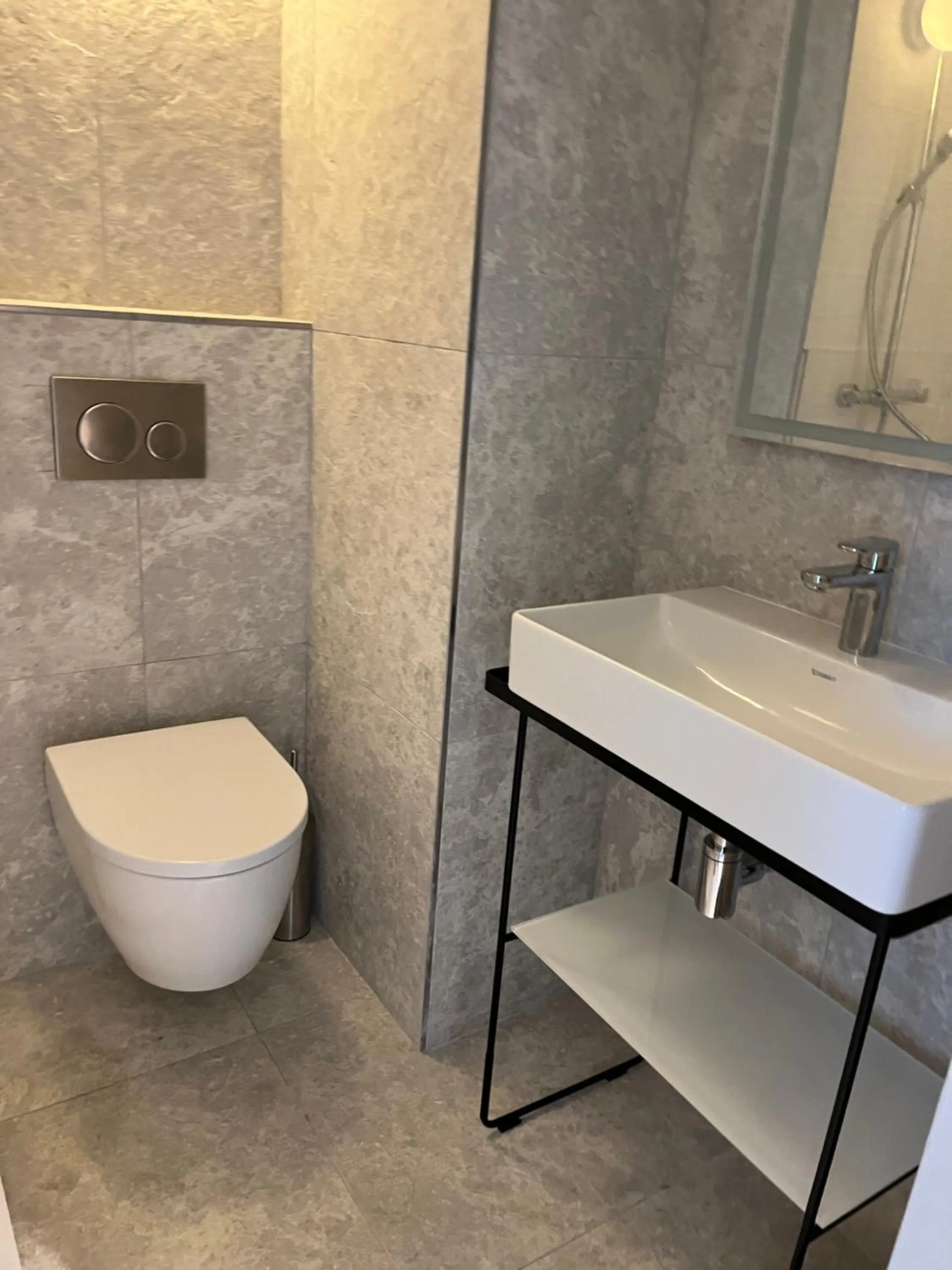 Bathroom in Hôtel Le Relais des Brasseurs - Aubagne