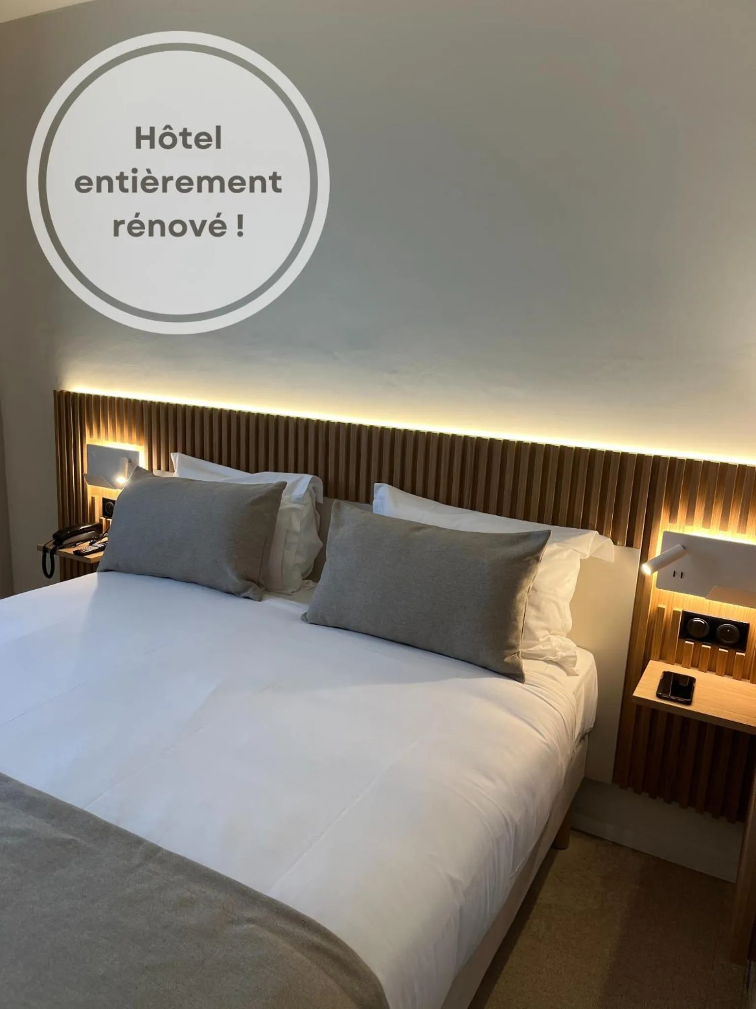 Bedroom, Bed in Hôtel Le Relais des Brasseurs - Aubagne