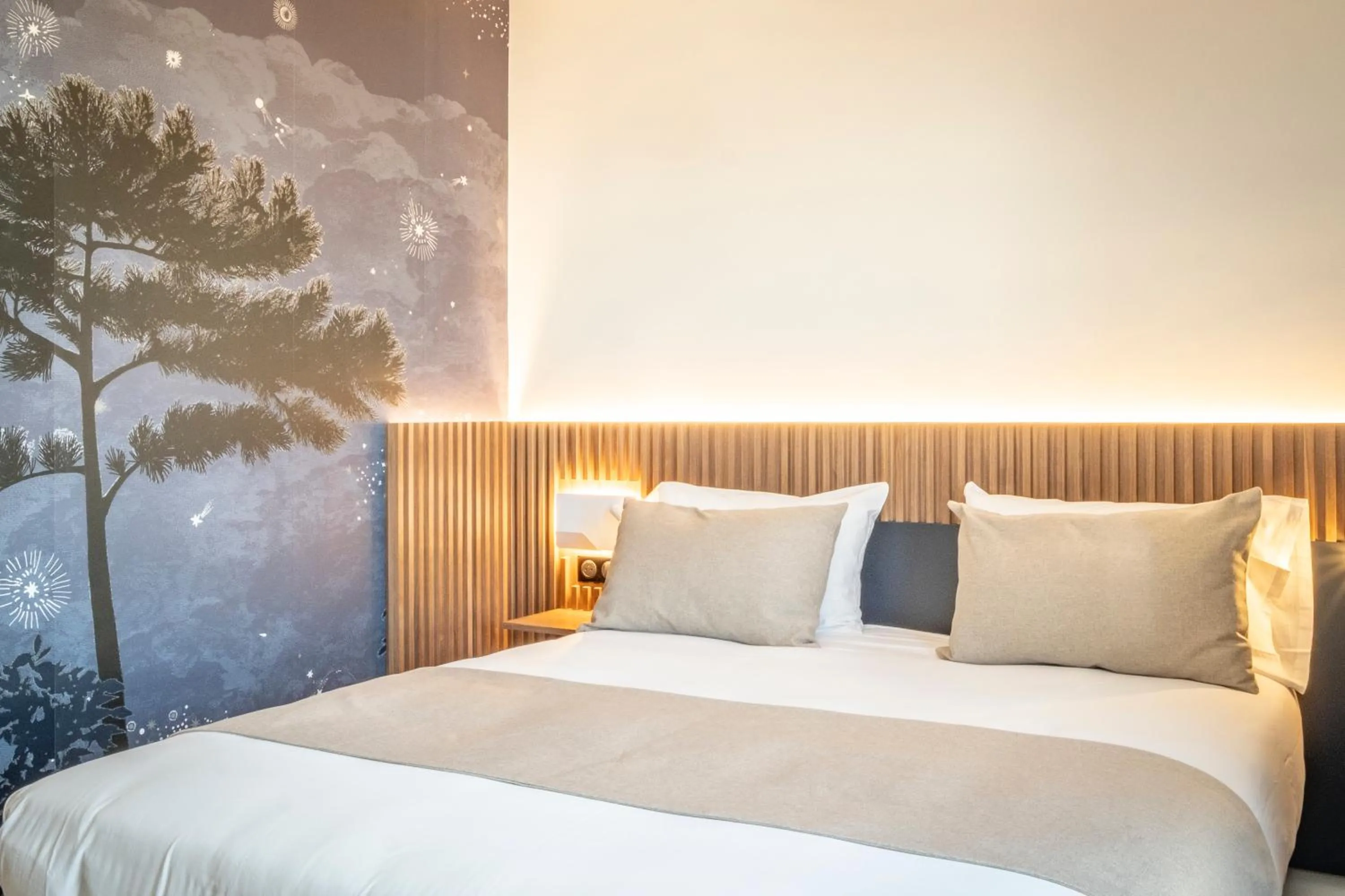 Bed in Hôtel Le Relais des Brasseurs - Aubagne