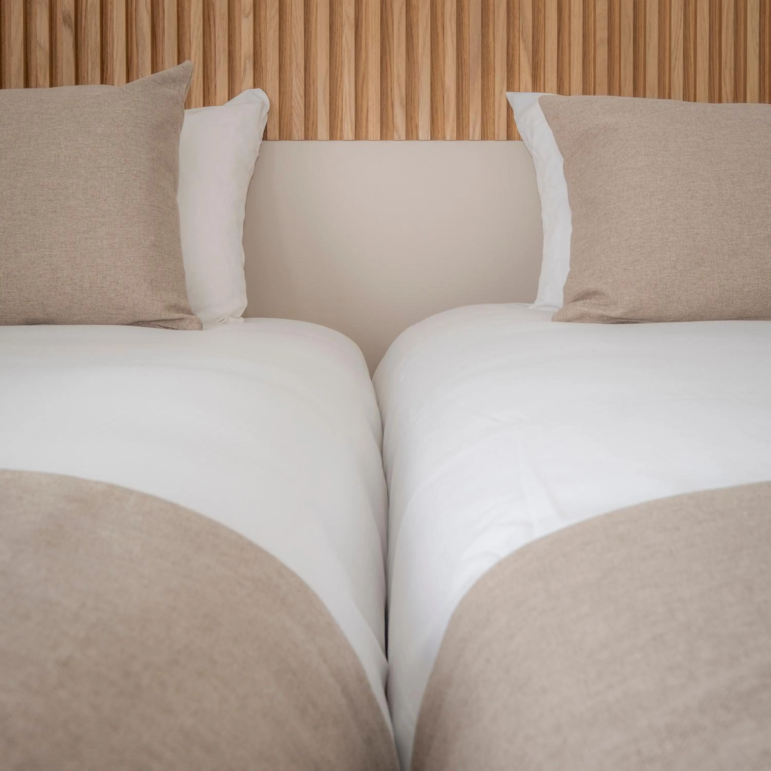 Bed in Hôtel Le Relais des Brasseurs - Aubagne