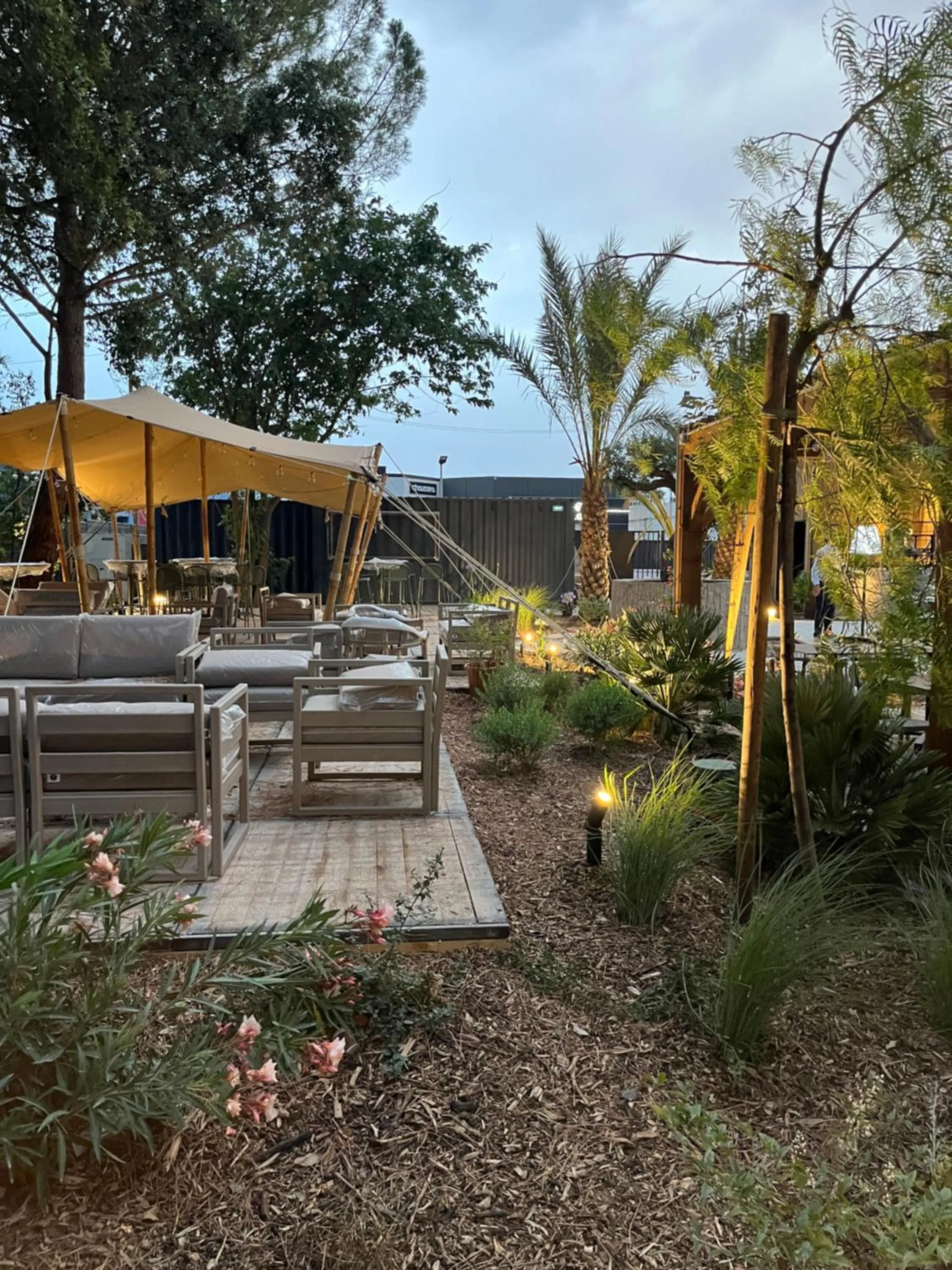 Garden in Hôtel Le Relais des Brasseurs - Aubagne