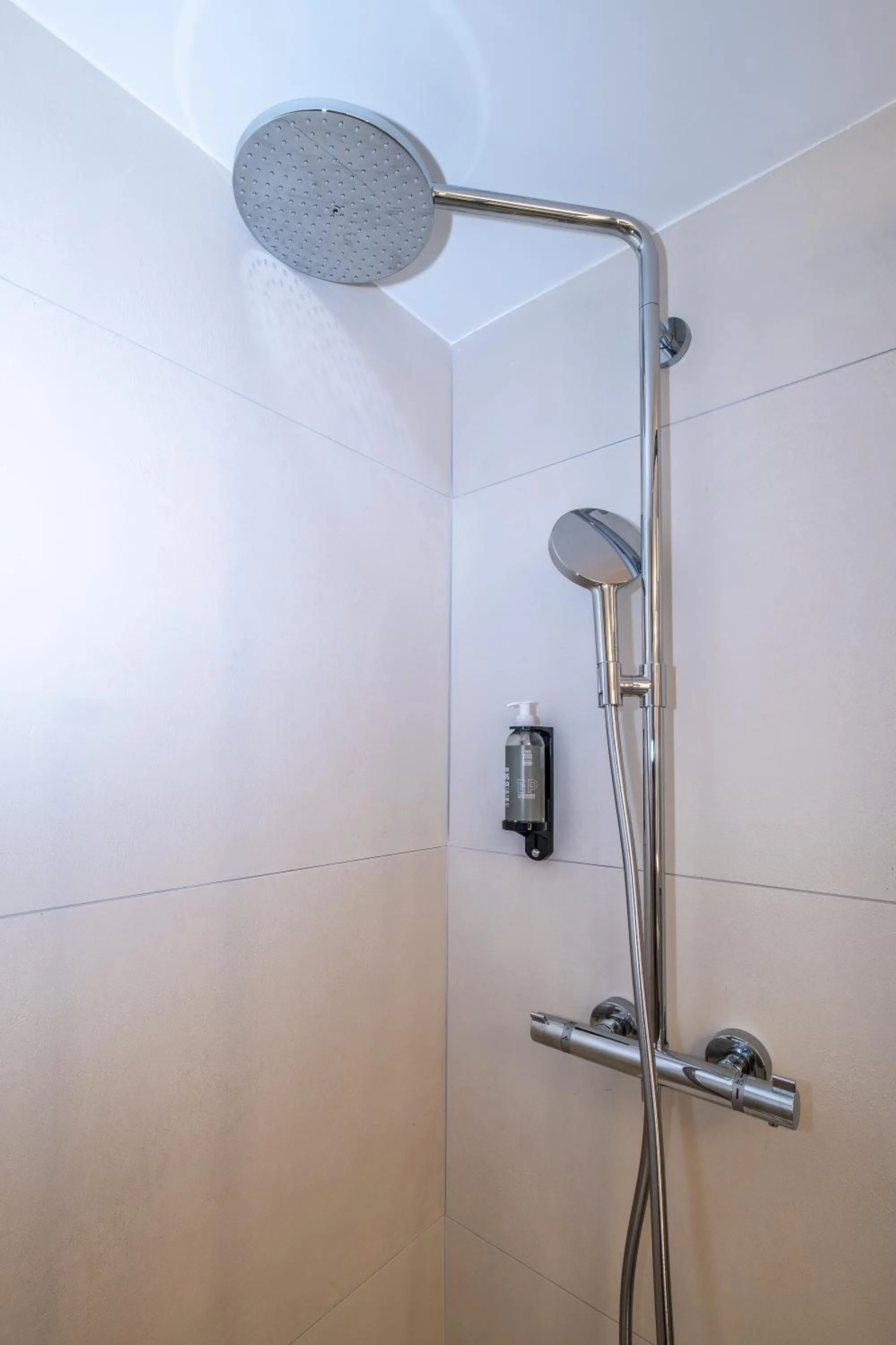 Shower in Hôtel Le Relais des Brasseurs - Aubagne