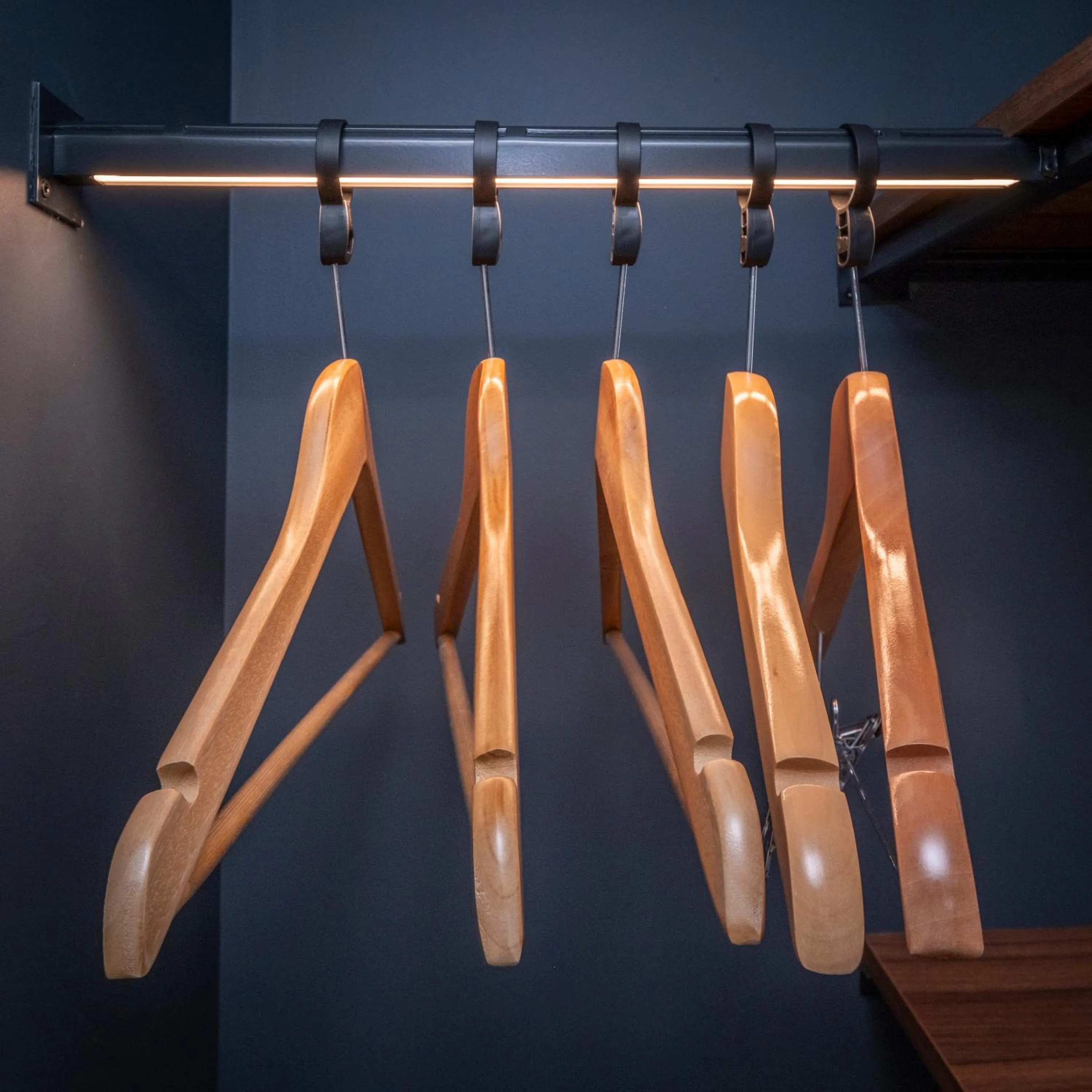 wardrobe in Hôtel Le Relais des Brasseurs - Aubagne