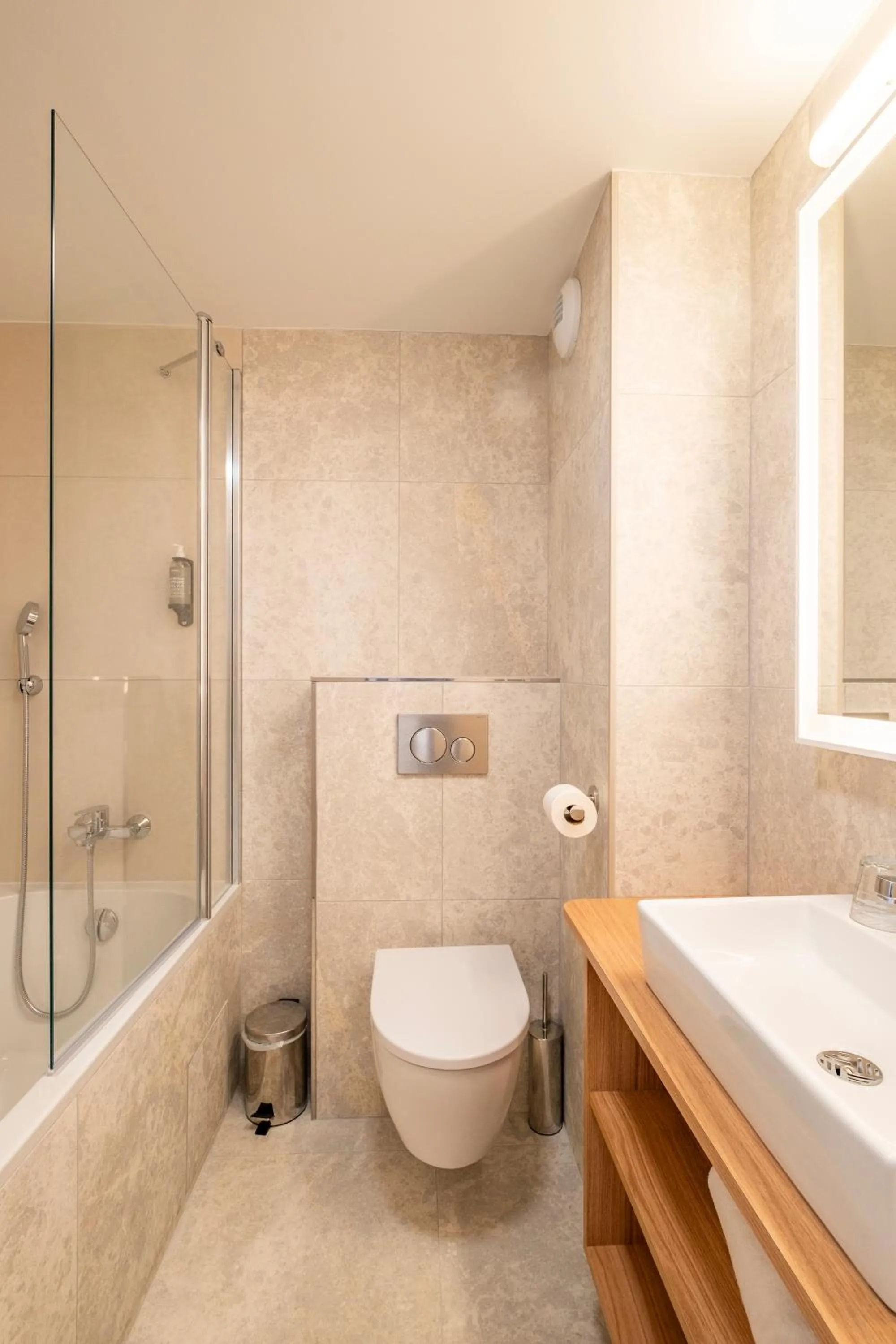 Bathroom in Hôtel Le Relais des Brasseurs - Aubagne