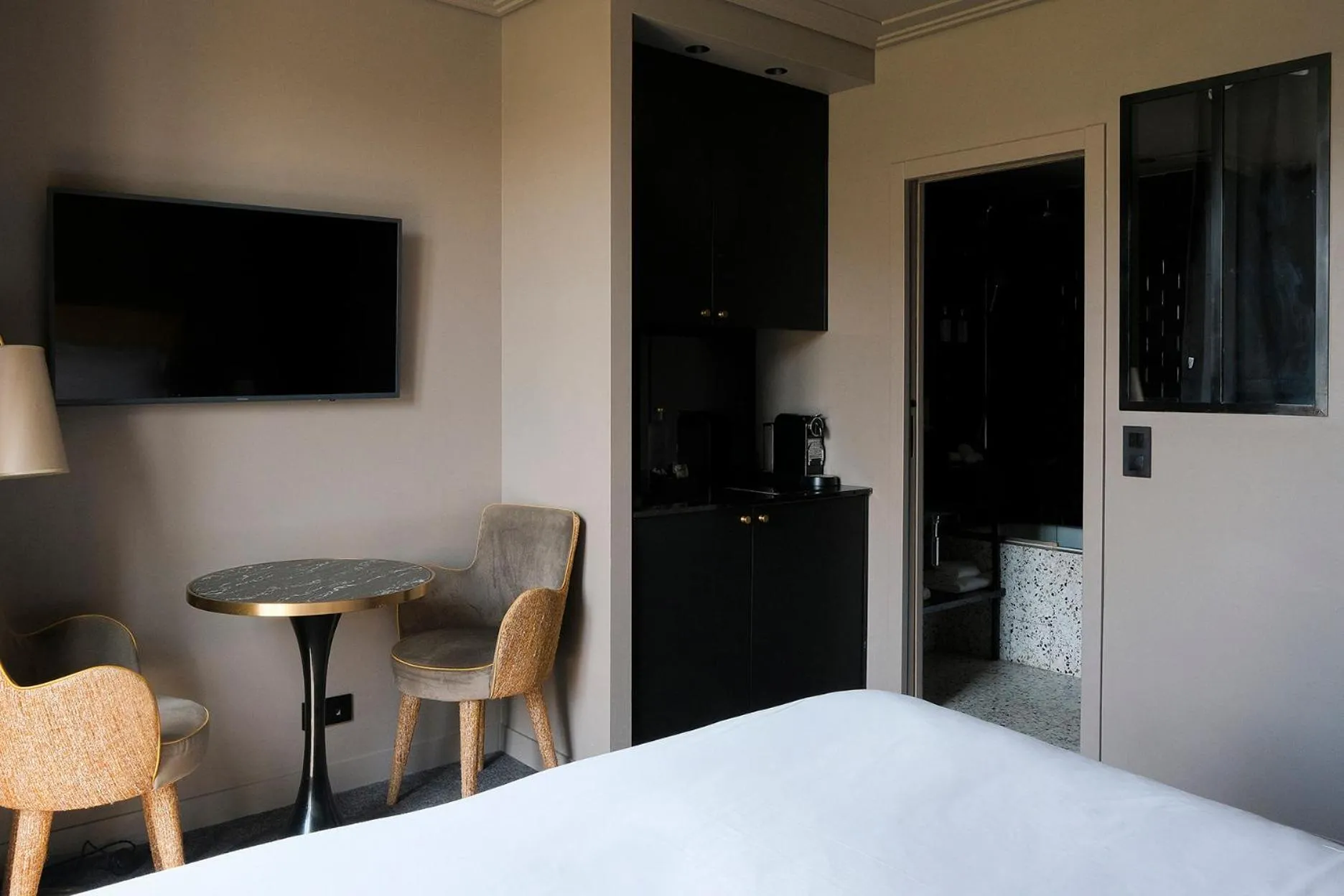 Kitchen or kitchenette, Bed in Rayz Eiffel