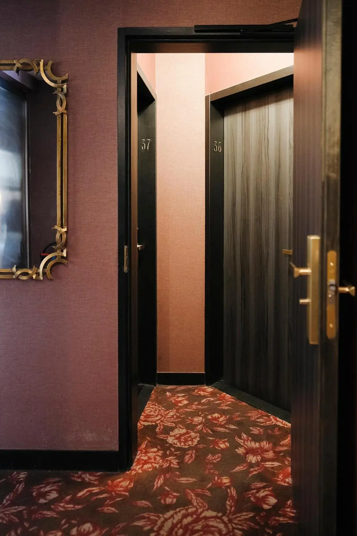 Two Interconnecting Deluxes Rooms in Rayz Eiffel Two Interconnecting Deluxes Rooms in Rayz Eiffel