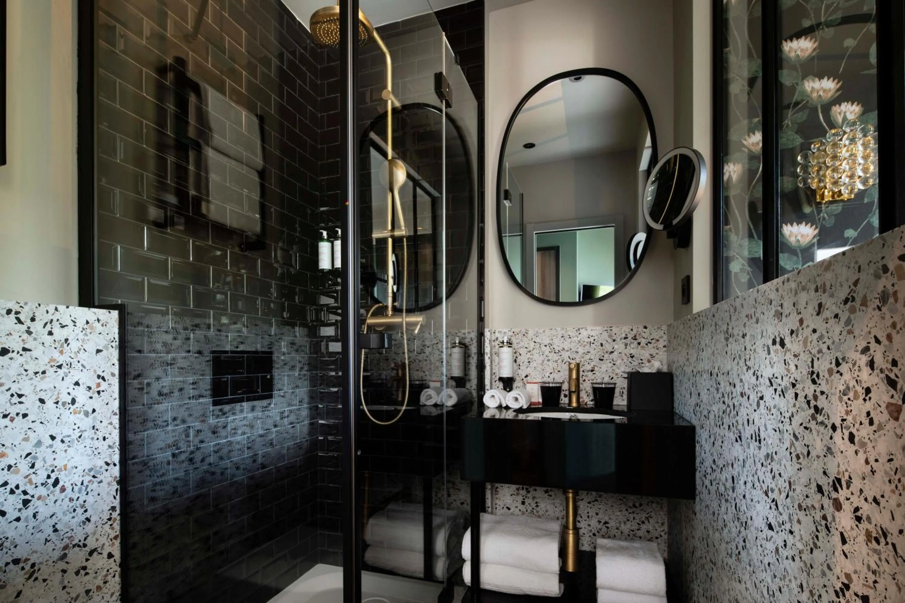 Bathroom in Rayz Eiffel