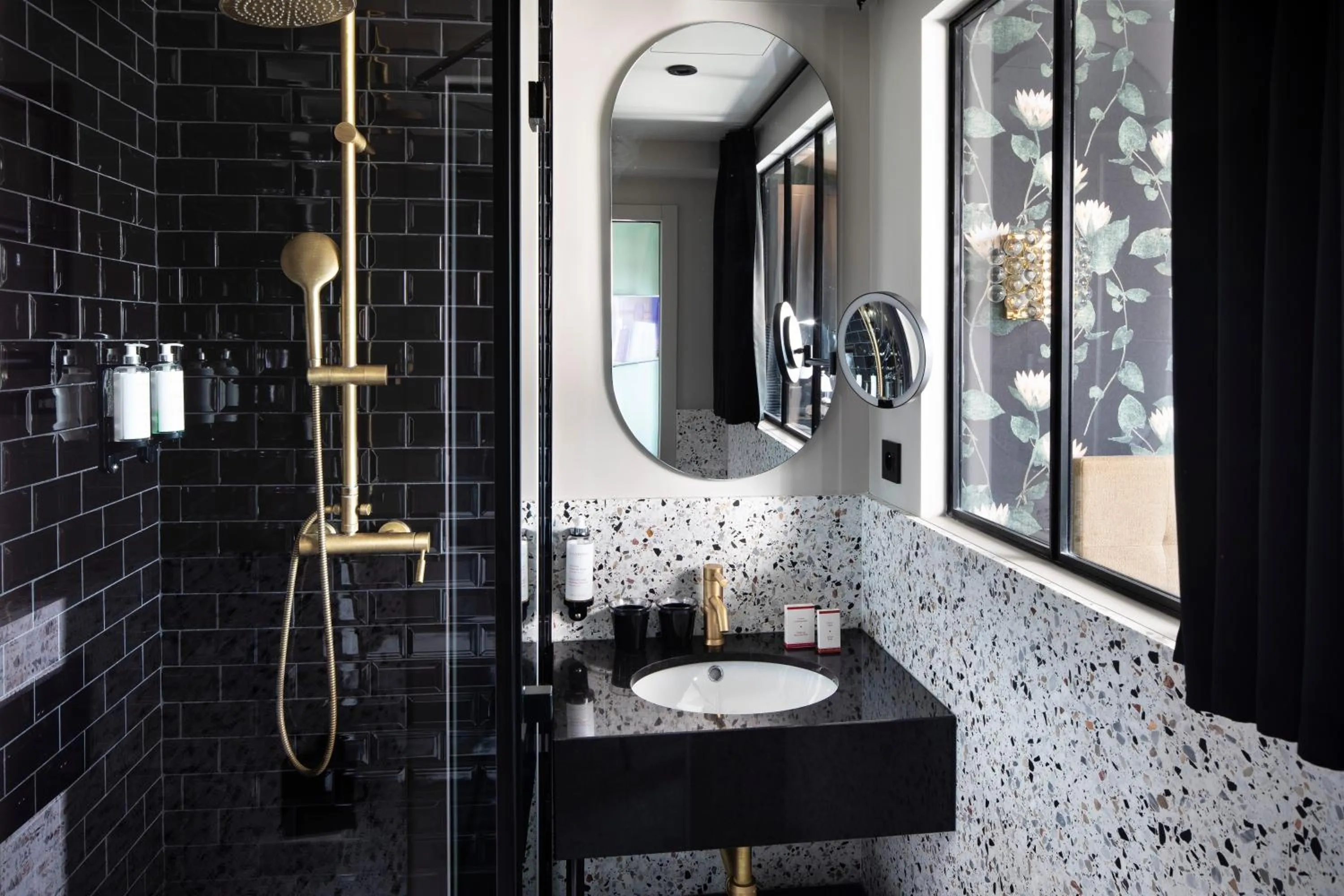 Bathroom in Rayz Eiffel