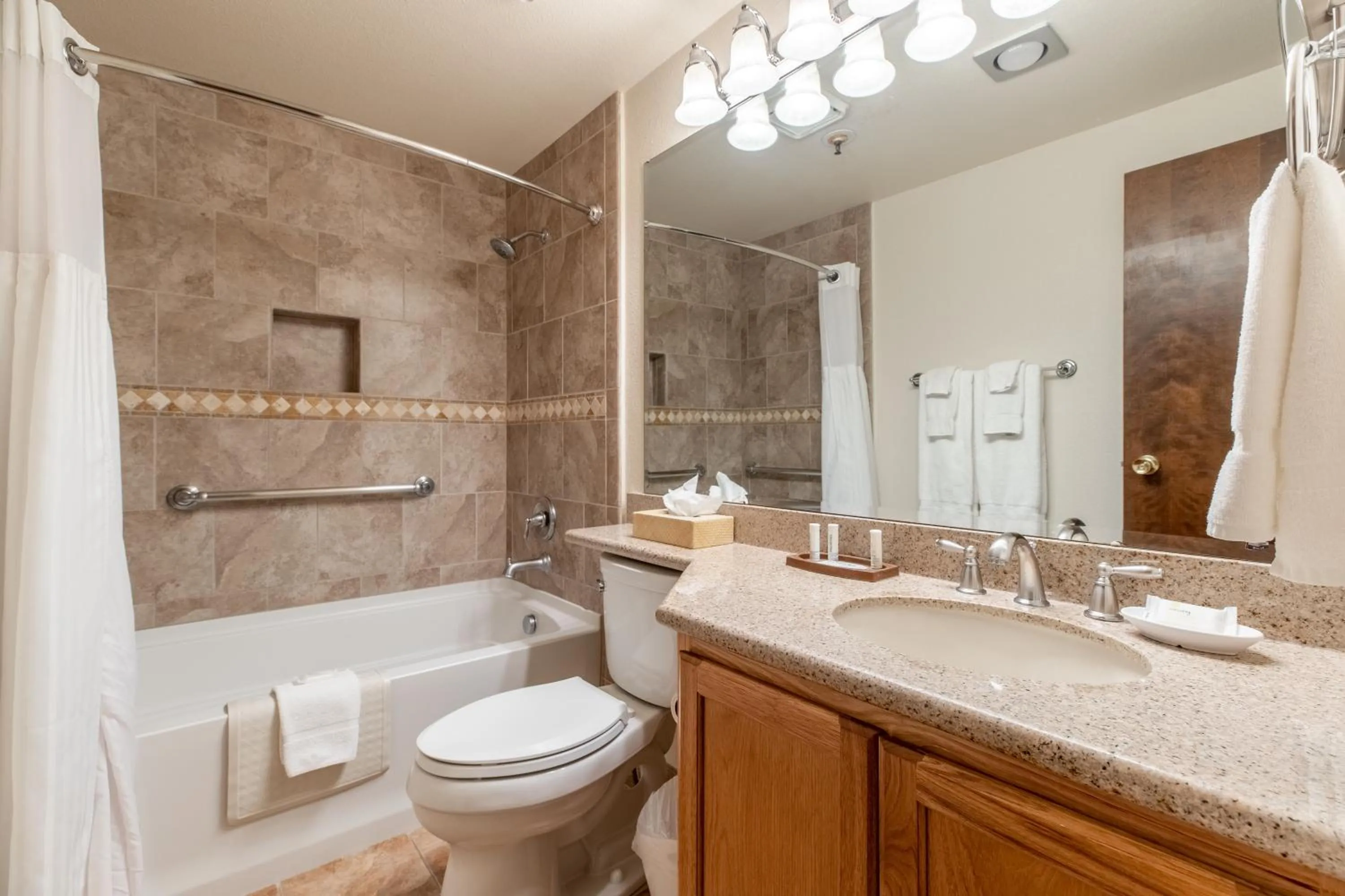 Shower in Heidelberg Inn & Resort