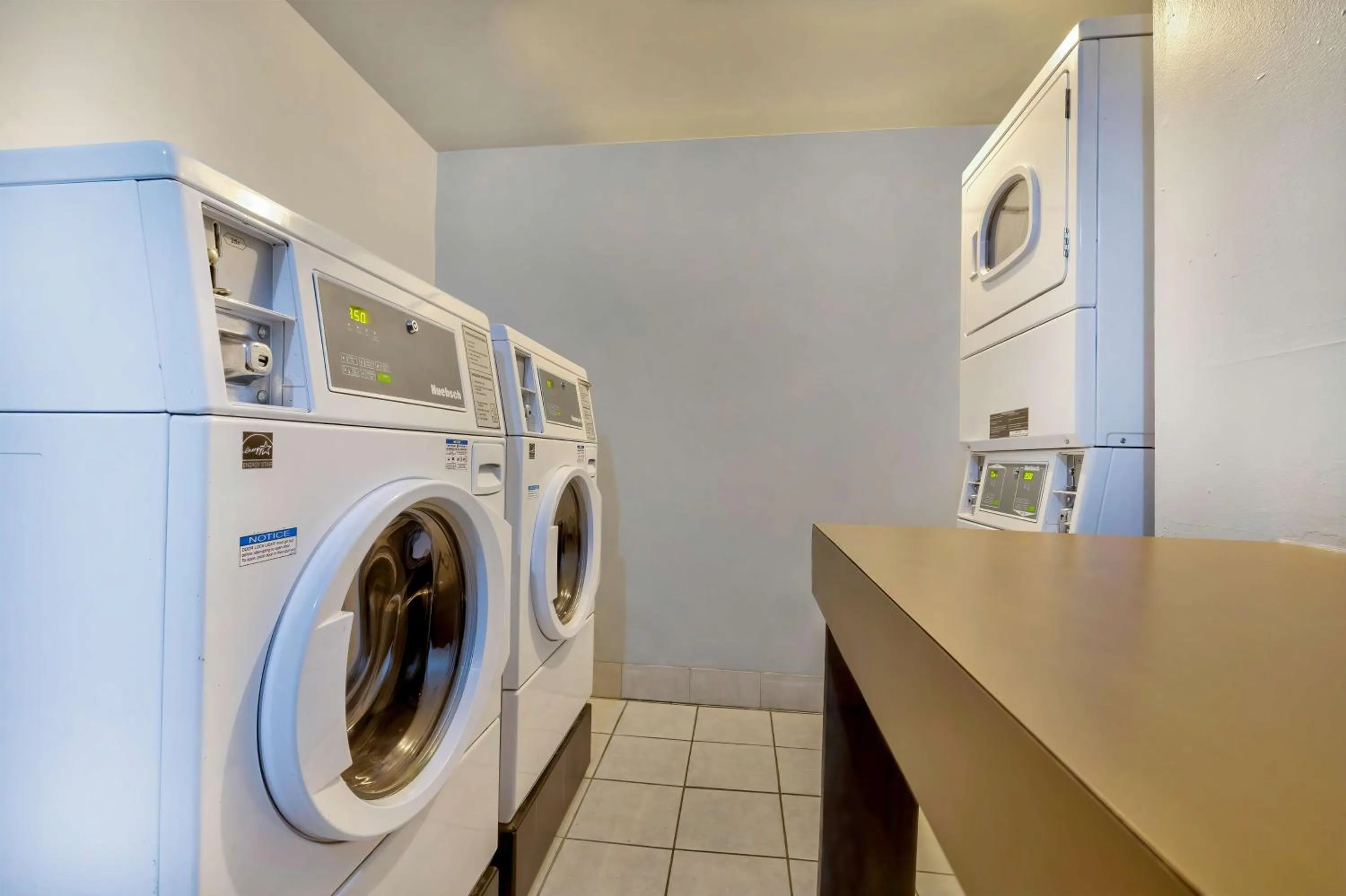 Property building in Motel 6-Oshkosh, WI