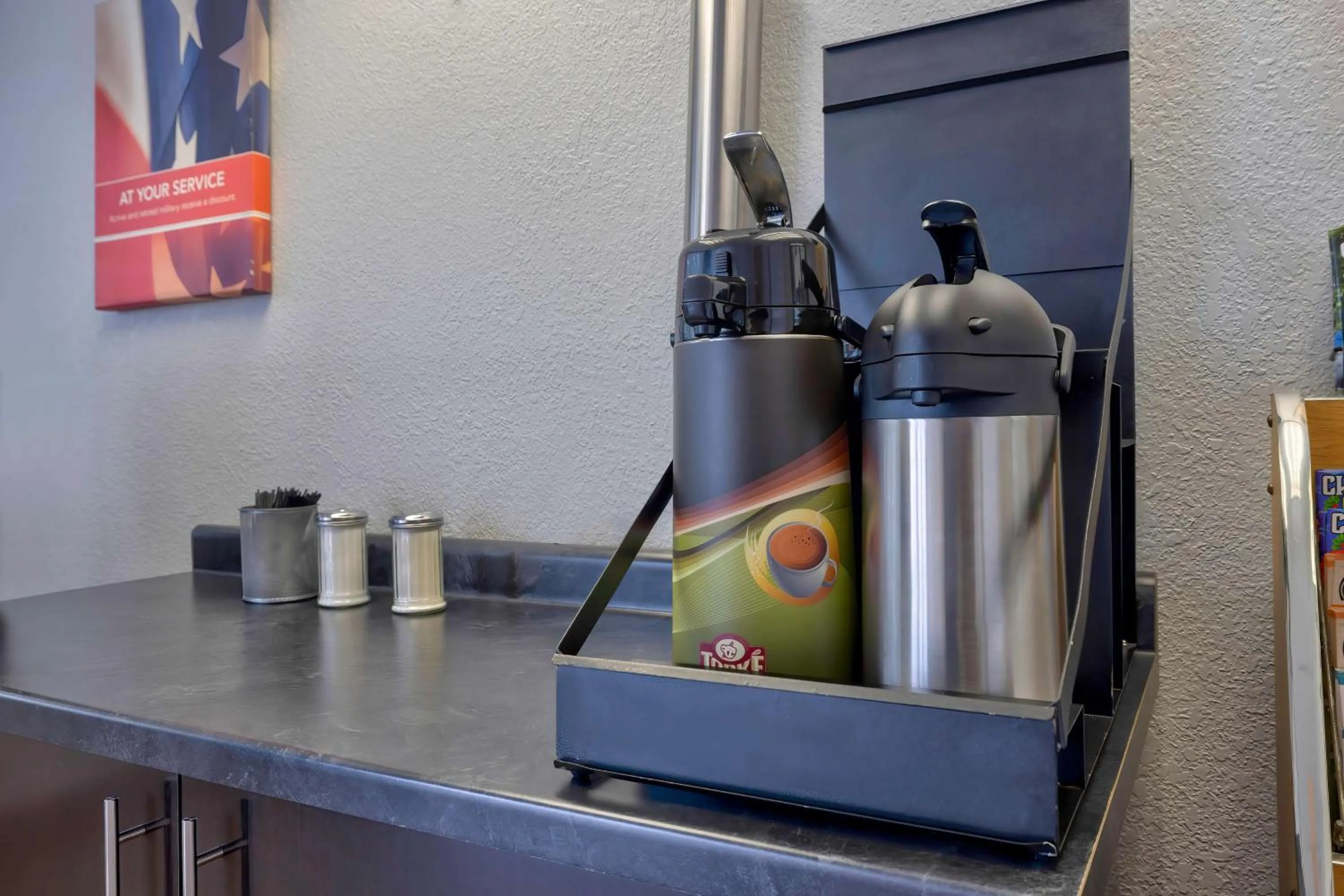 Restaurant/places to eat in Motel 6-Oshkosh, WI