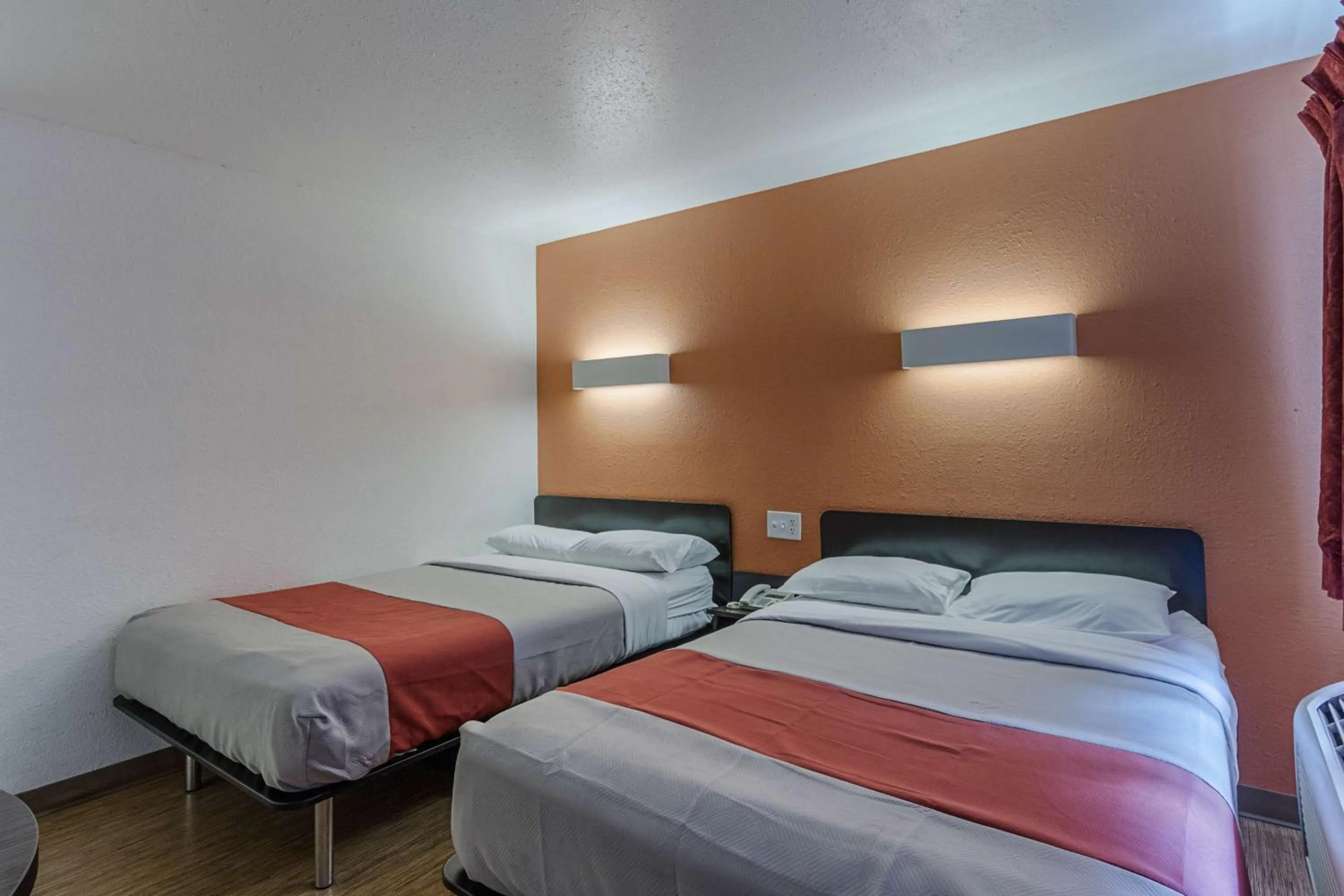 Bedroom, Bed in Motel 6-Oshkosh, WI