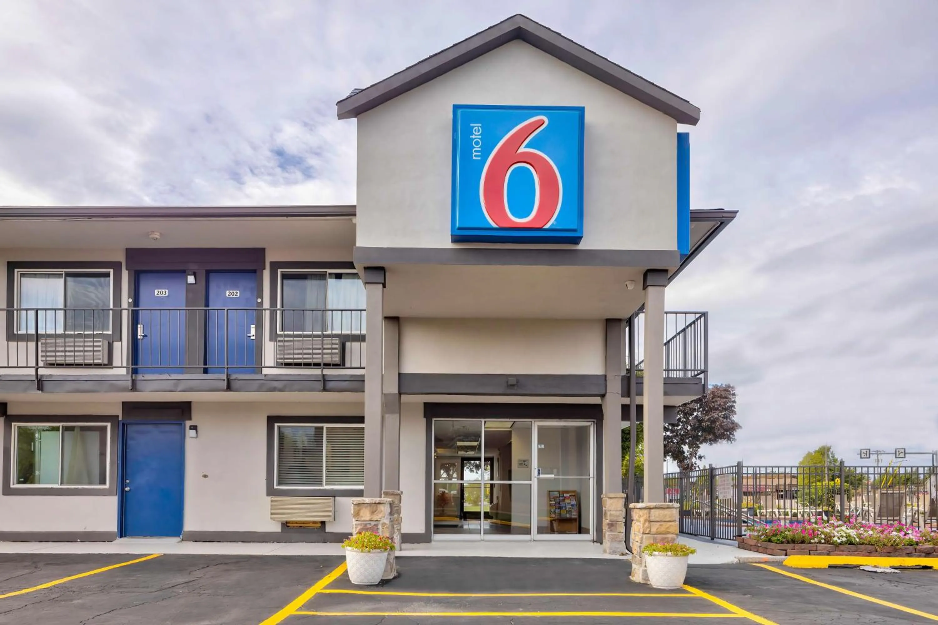 Property building in Motel 6-Oshkosh, WI