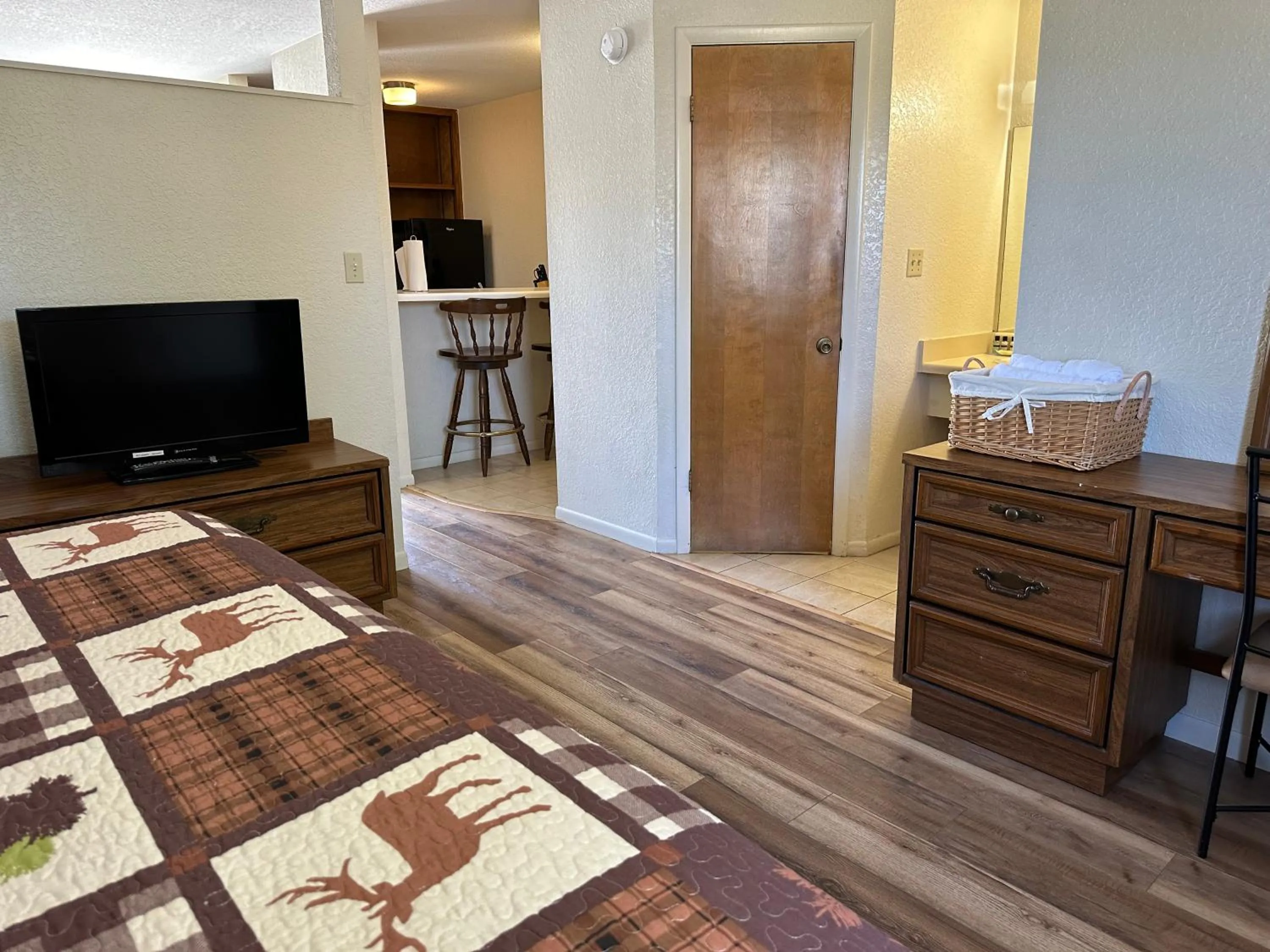 Sunset Inn and Suites