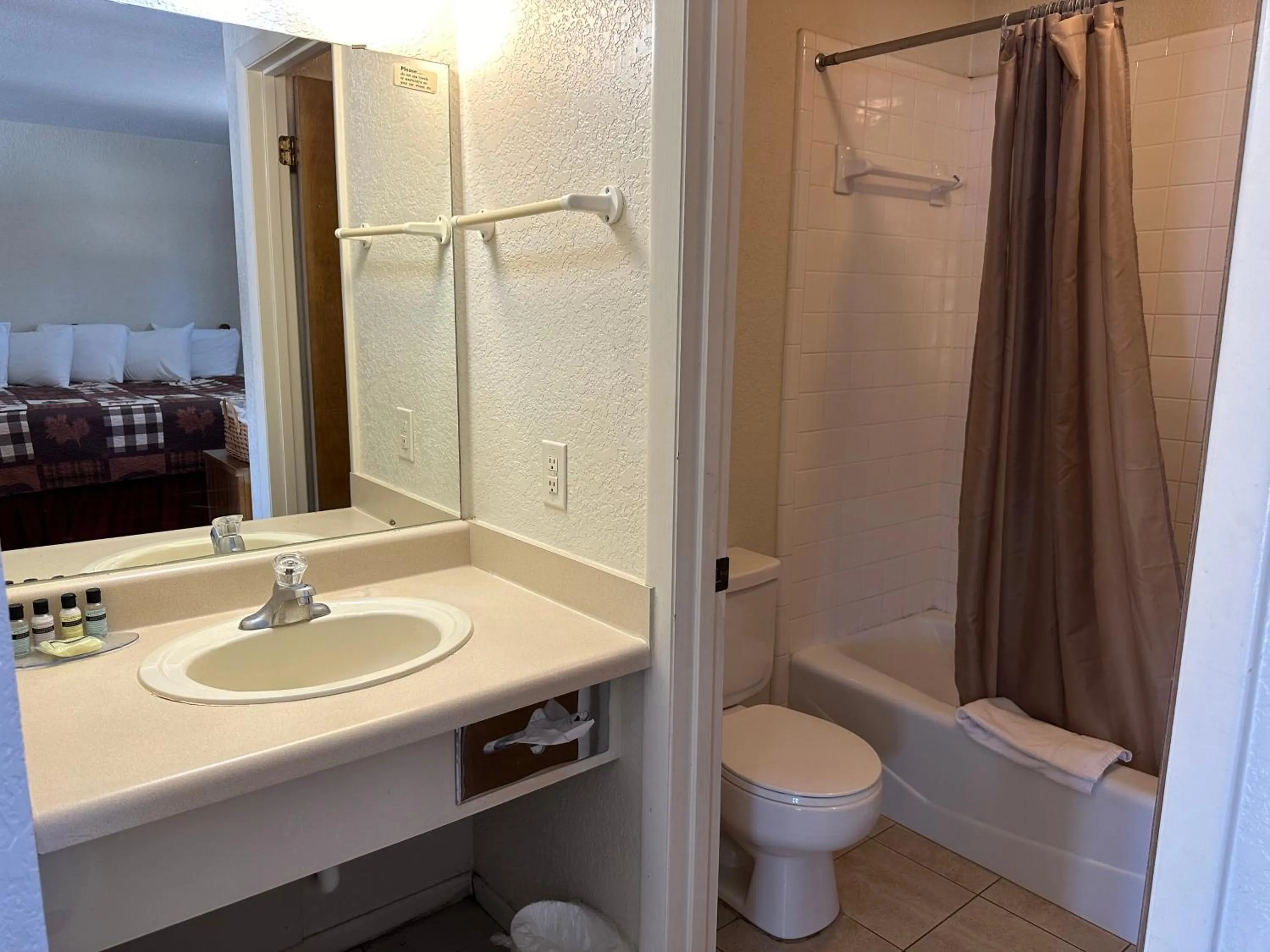 Sunset Inn and Suites