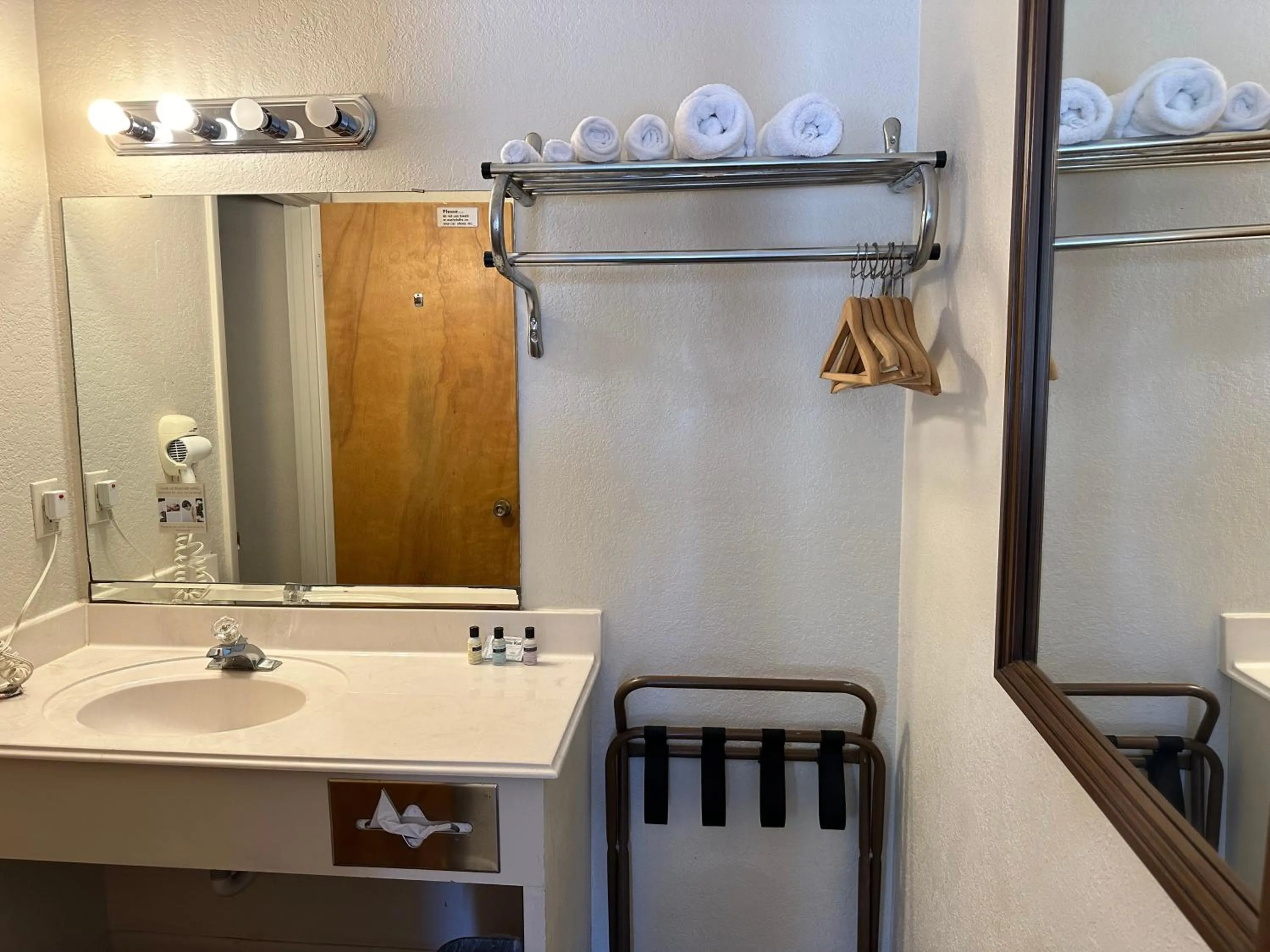 Sunset Inn and Suites