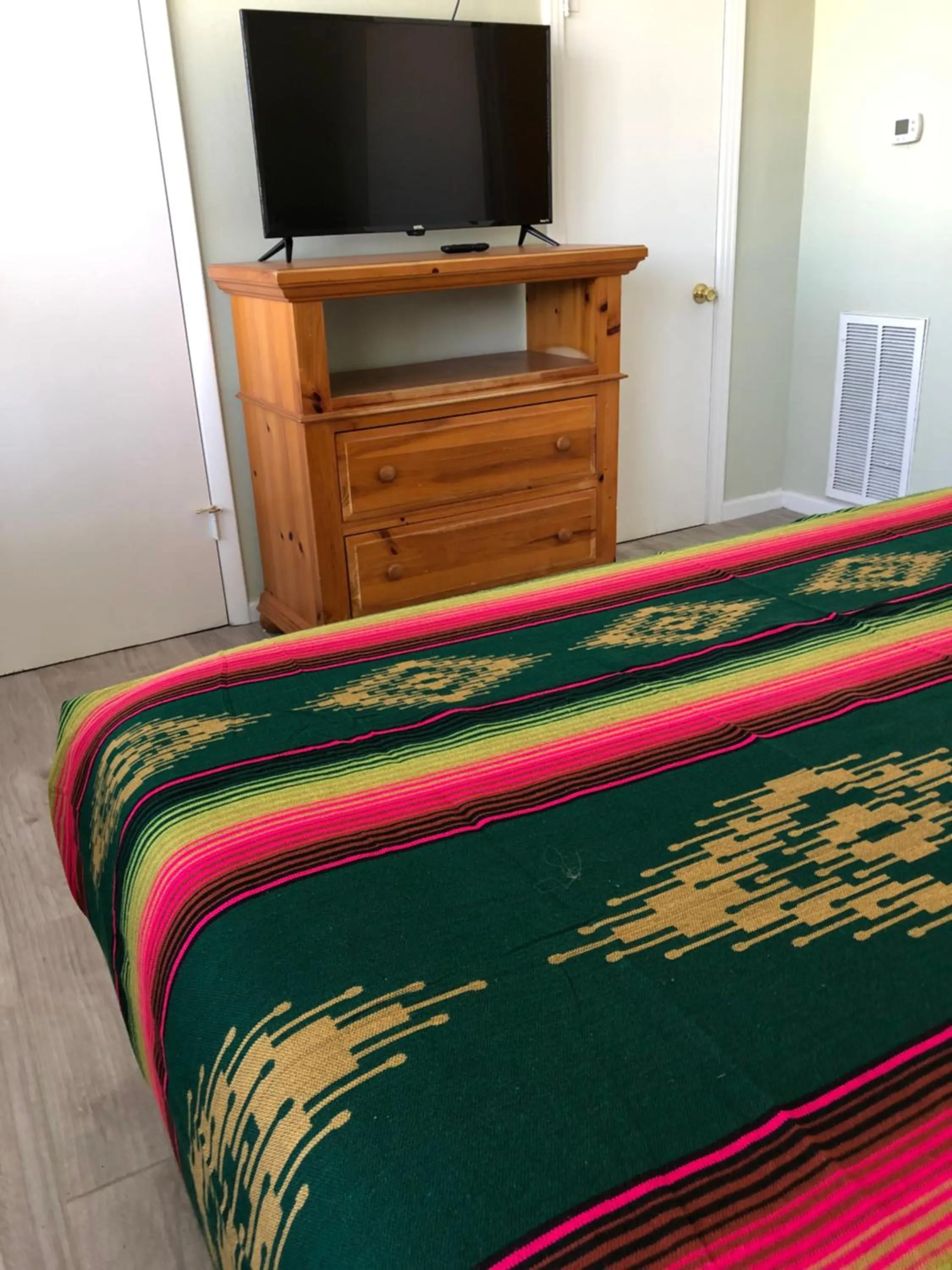 Bed in Sunset Inn and Suites