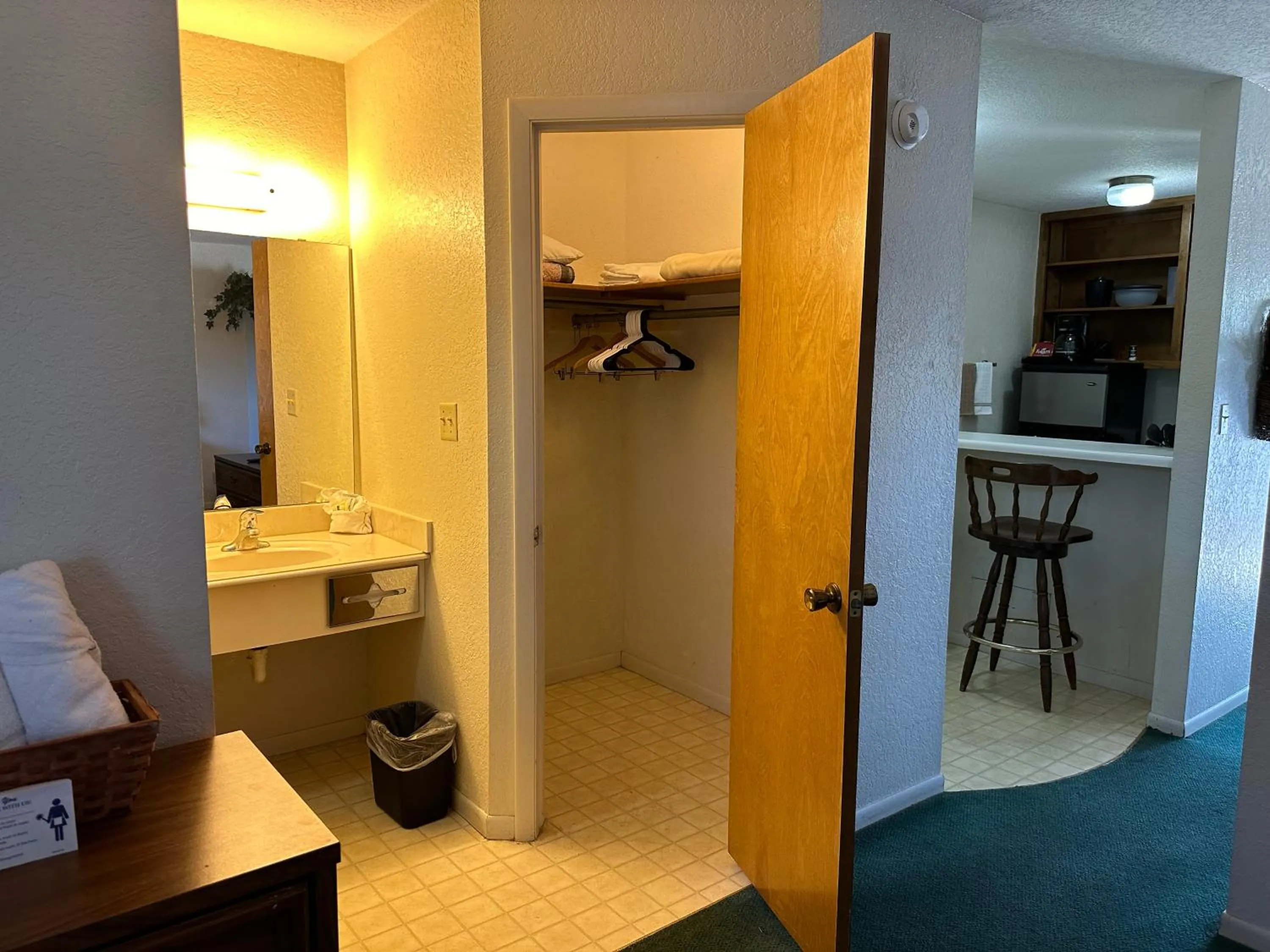 Sunset Inn and Suites